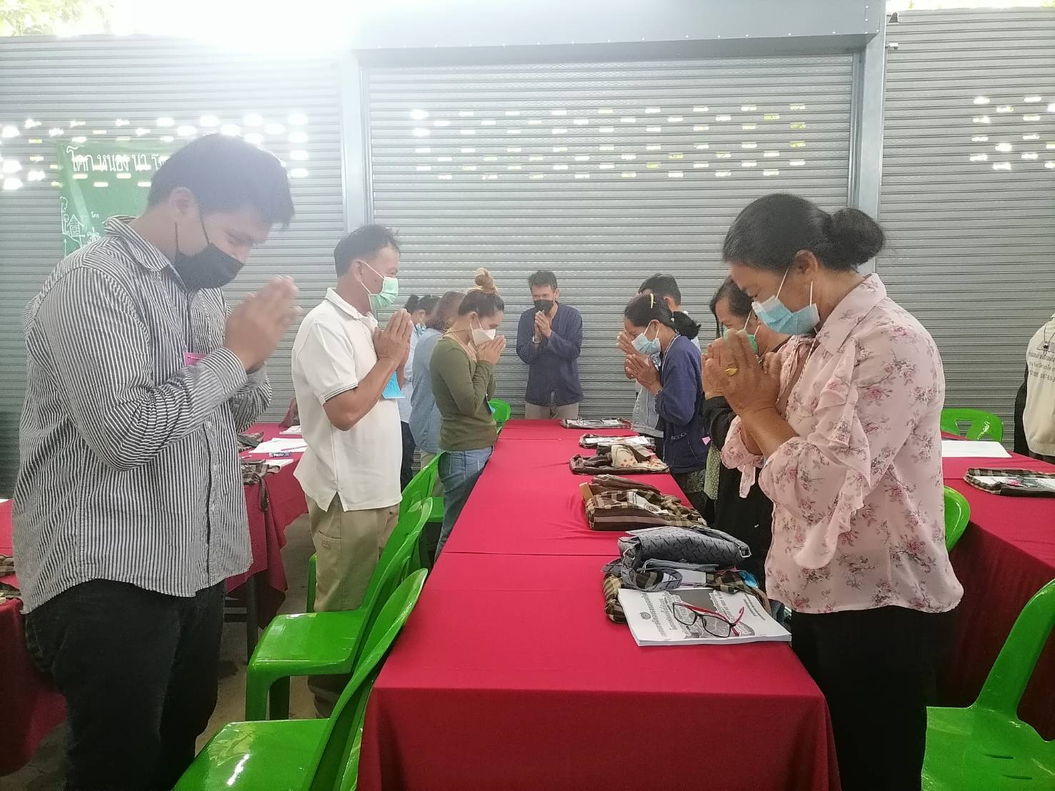 “อบรมวิถีใหม่” กลุ่มเป้าหมายจังหวัดมหาสารคาม เข้าร่วมฝึกอบรมเพิ่มทักษะระยะสั้นการพัฒนากสิกรรมสู่ระบบเศรษฐกิจพอเพียง (แบบออนไลน์) ผ่านระบบ Zoom Cloud Meeting ตาม โครงการพัฒนาพื้นที่ต้นแบบการพัฒนาคุณภาพขีวิตตามหลักทฤษฎีใหม่ ประยุกต์สู่ “โคก หนองนา โมเดล”