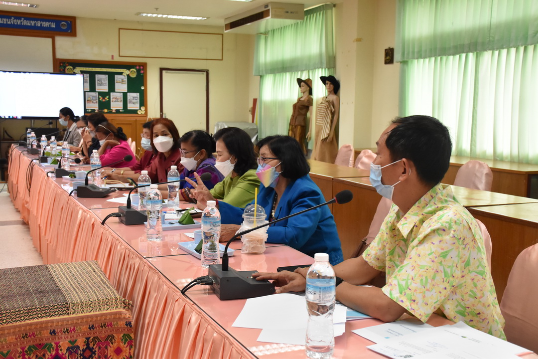 พช.มหาสารคาม ประชุมผู้แทนคณะกรรมการพัฒนาสตรีอำเภอ (กพสอ.) เพื่อสรรหาสตรีที่ทำประโยชน์ในด้านการพัฒนาสตรีของจังหวัด