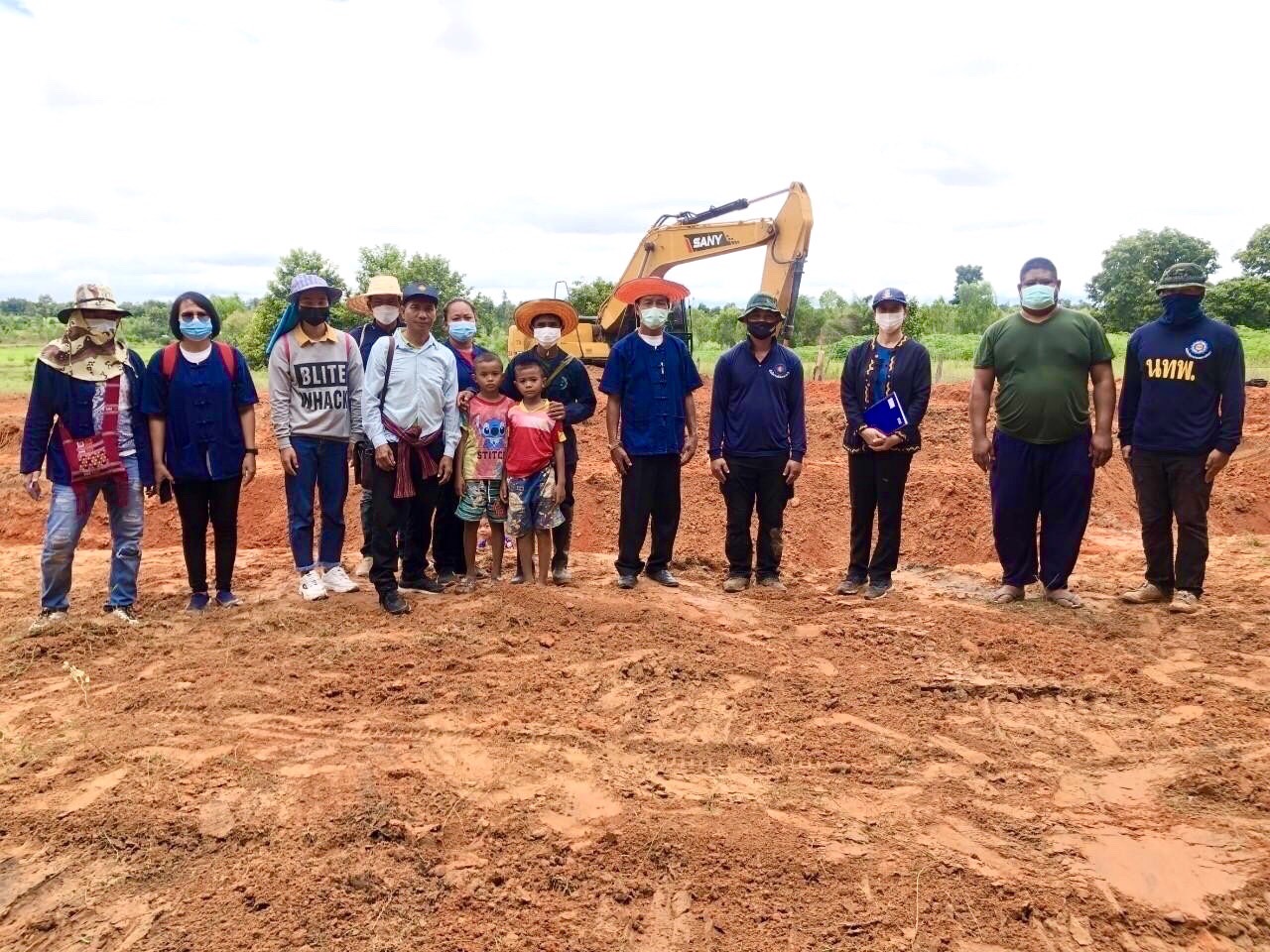 พช.มหาสารคาม ผนึกกำลังหน่วยบัญชาการทหารพัฒนาภาค 5 ลงพื้นที่ พัฒนาพื้นที่ “โคกหนองนา”