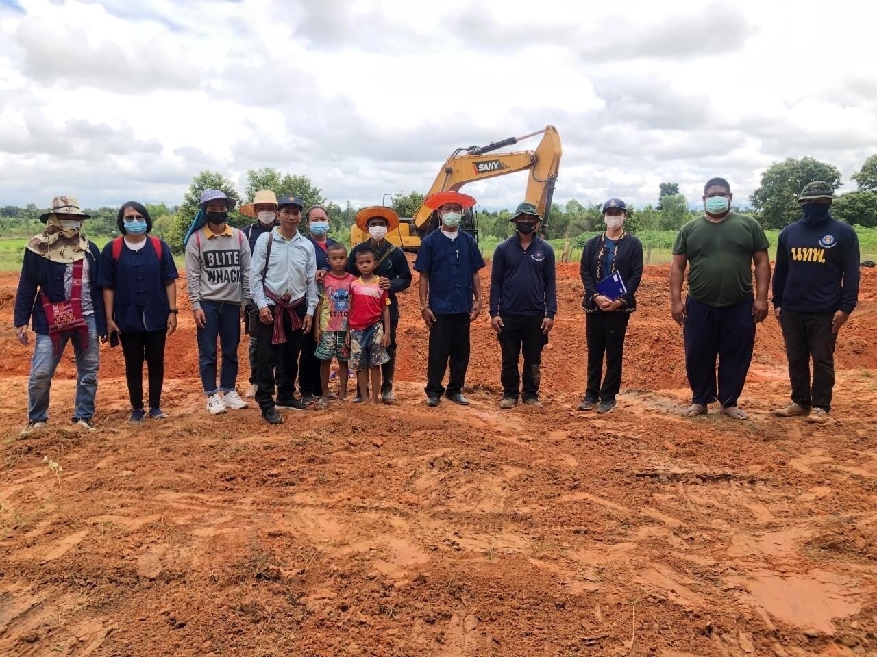 พช.มหาสารคาม ผนึกกำลังหน่วยบัญชาการทหารพัฒนาภาค 5 ลงพื้นที่ พัฒนาพื้นที่ “โคกหนองนา”