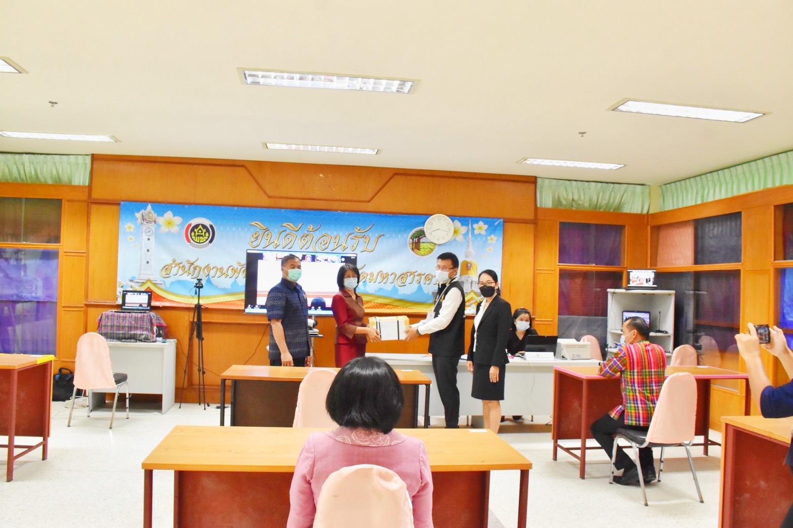พช.มหาสารคาม จัดสอบประเมินความรู้ความสามารถทางวิชาการ (สอบข้อเขียน) ในการคัดเลือกบุคคลเข้ารับการประเมินผลงานเพื่อเลื่อนขึ้นแต่งตั้งให้ดำรงตำแหน่ง สำหรับผู้ปฏิบัติงานที่มีประสบการณ์ ประเภทวิชาการ ระดับชำนาญการพิเศษ ตำแหน่งผู้อำนวยการกลุ่มงานประสานและสนับสนุนการบริหารพัฒนาชุมชน (นักวิชาการพัฒนาชุมชนชำนาญการพิเศษ) กรมการพัฒนาชุมชน ประจำปีงบประมาณ พ.ศ.2564