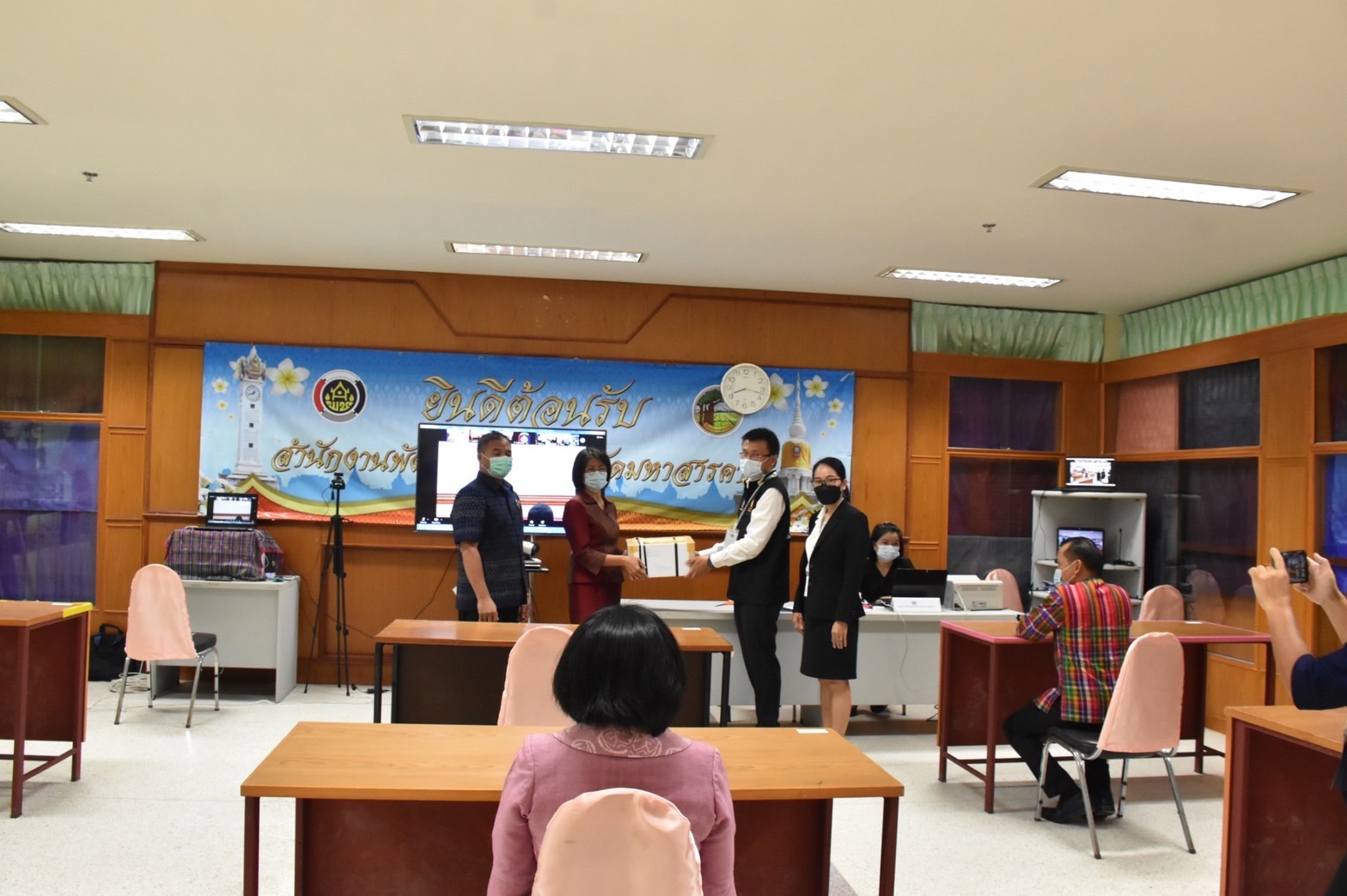 พช.มหาสารคาม จัดสอบประเมินความรู้ความสามารถทางวิชาการ (สอบข้อเขียน) ในการคัดเลือกบุคคลเข้ารับการประเมินผลงานเพื่อเลื่อนขึ้นแต่งตั้งให้ดำรงตำแหน่ง สำหรับผู้ปฏิบัติงานที่มีประสบการณ์ ประเภทวิชาการ ระดับชำนาญการพิเศษ ตำแหน่งผู้อำนวยการกลุ่มงานประสานและสนับสนุนการบริหารพัฒนาชุมชน (นักวิชาการพัฒนาชุมชนชำนาญการพิเศษ) กรมการพัฒนาชุมชน ประจำปีงบประมาณ พ.ศ.2564