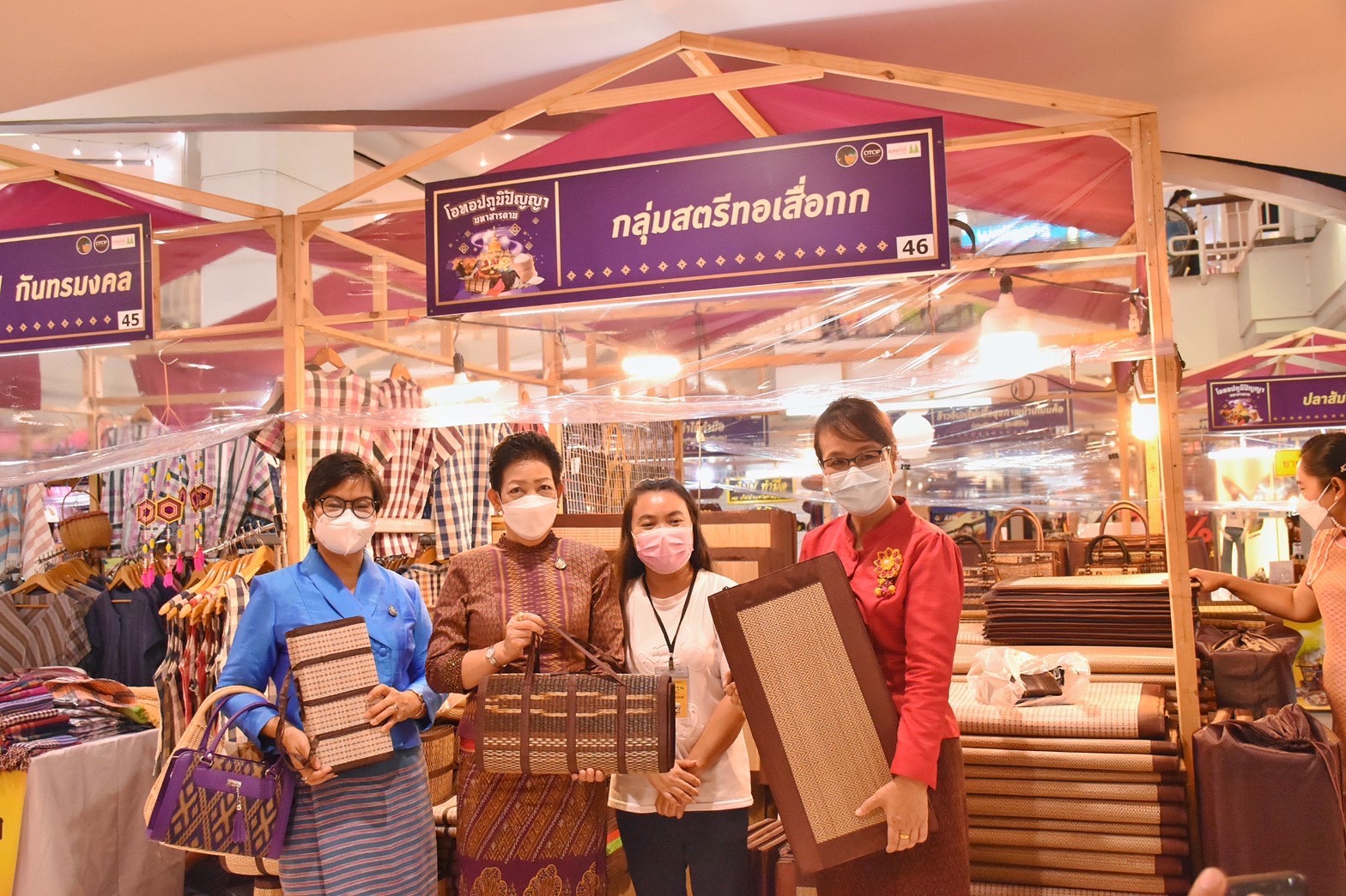 พช.จังหวัดมหาสารคามร่วมพิธีเปิดโครงการตามแผนปฏิบัติราชการประจำปีของกลุ่มจังหวัดภาคตะวันออกเฉียงเหนือตอนกลาง ประจำปีงบประมาณ พ.ศ.2564 โครงการยกระดับผลิตภัณฑ์ชุมชนให้ได้มาตรฐานกิจกรรมการจัดแสดงและจำหน่ายผลิตภัณฑ์ OTOP งาน”มหาสารคาม ร้อยแก่นสารสินธุ์ ดินแดนแห่งความสุข”