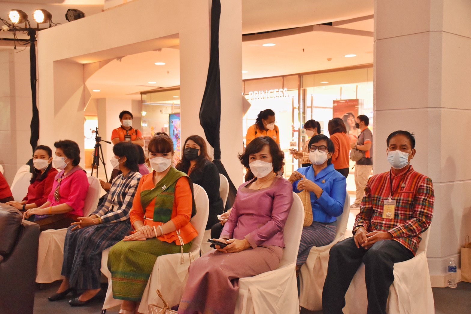 พช.จังหวัดมหาสารคามร่วมพิธีเปิดโครงการตามแผนปฏิบัติราชการประจำปีของกลุ่มจังหวัดภาคตะวันออกเฉียงเหนือตอนกลาง ประจำปีงบประมาณ พ.ศ.2564 โครงการยกระดับผลิตภัณฑ์ชุมชนให้ได้มาตรฐานกิจกรรมการจัดแสดงและจำหน่ายผลิตภัณฑ์ OTOP งาน”มหาสารคาม ร้อยแก่นสารสินธุ์ ดินแดนแห่งความสุข”