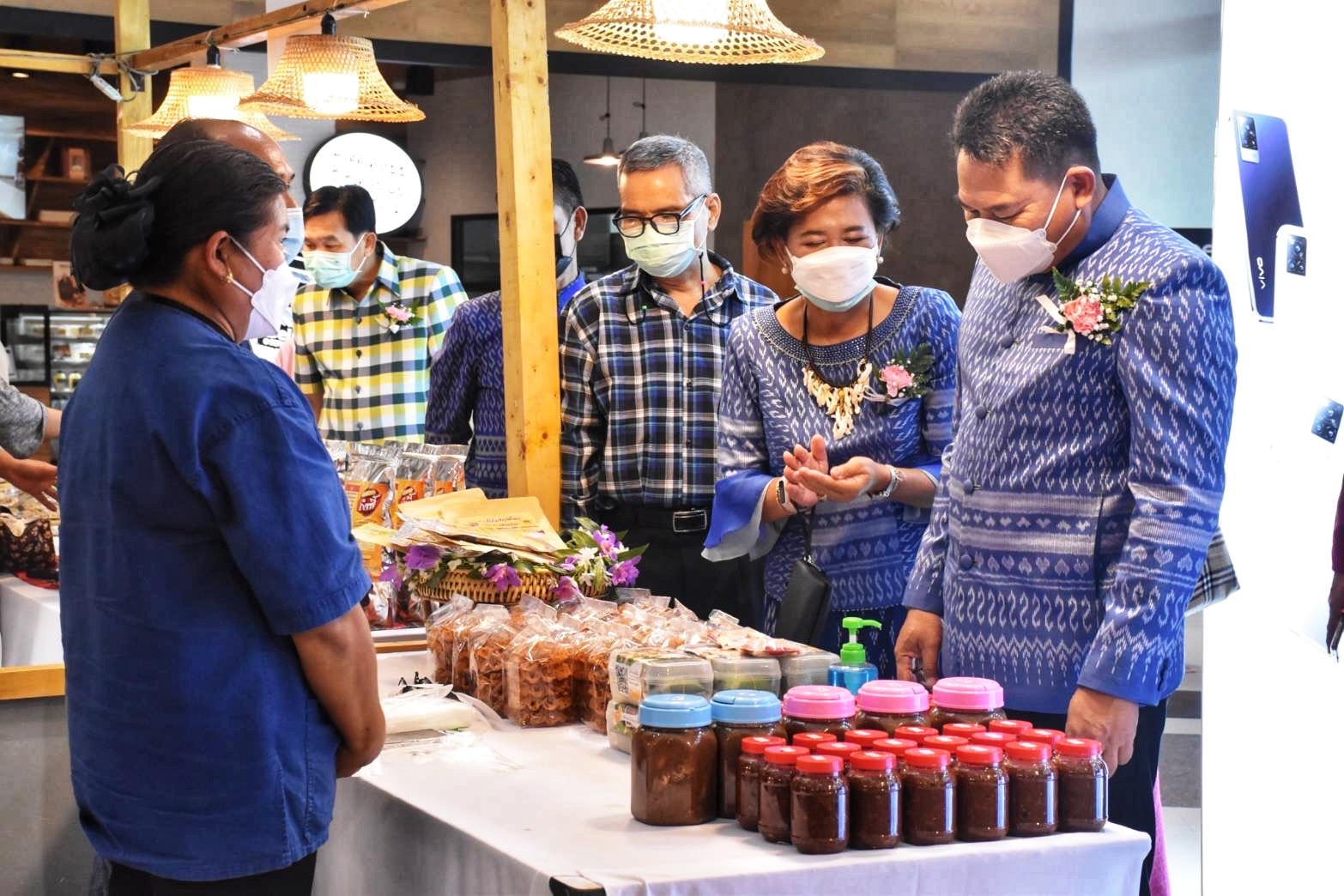 พช. มหาสารคาม จัดงานแสดงและจำหน่ายสินค้า OTOP จังหวัดมหาสารคาม