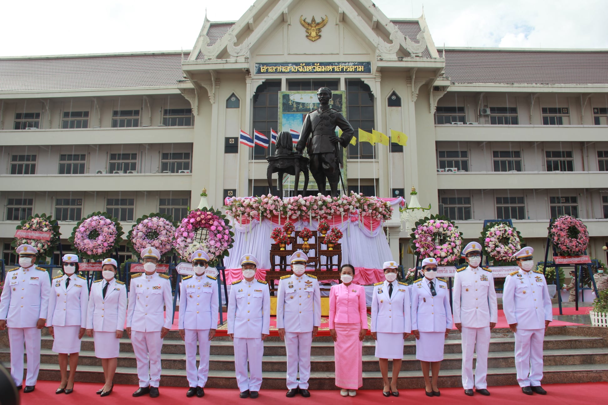 พช.มหาสารคาม ร่วมพิธีวางพวงมาลา “วันปิยมหาราช” น้อมรำลึกวันคล้ายวันสวรรคต “พระบาทสมเด็จพระจุลจอมเกล้าเจ้าอยู่หัว”