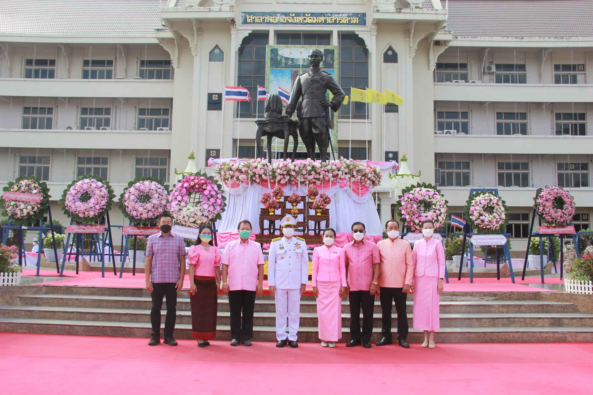 พช.มหาสารคาม ร่วมพิธีวางพวงมาลา “วันปิยมหาราช” น้อมรำลึกวันคล้ายวันสวรรคต “พระบาทสมเด็จพระจุลจอมเกล้าเจ้าอยู่หัว”