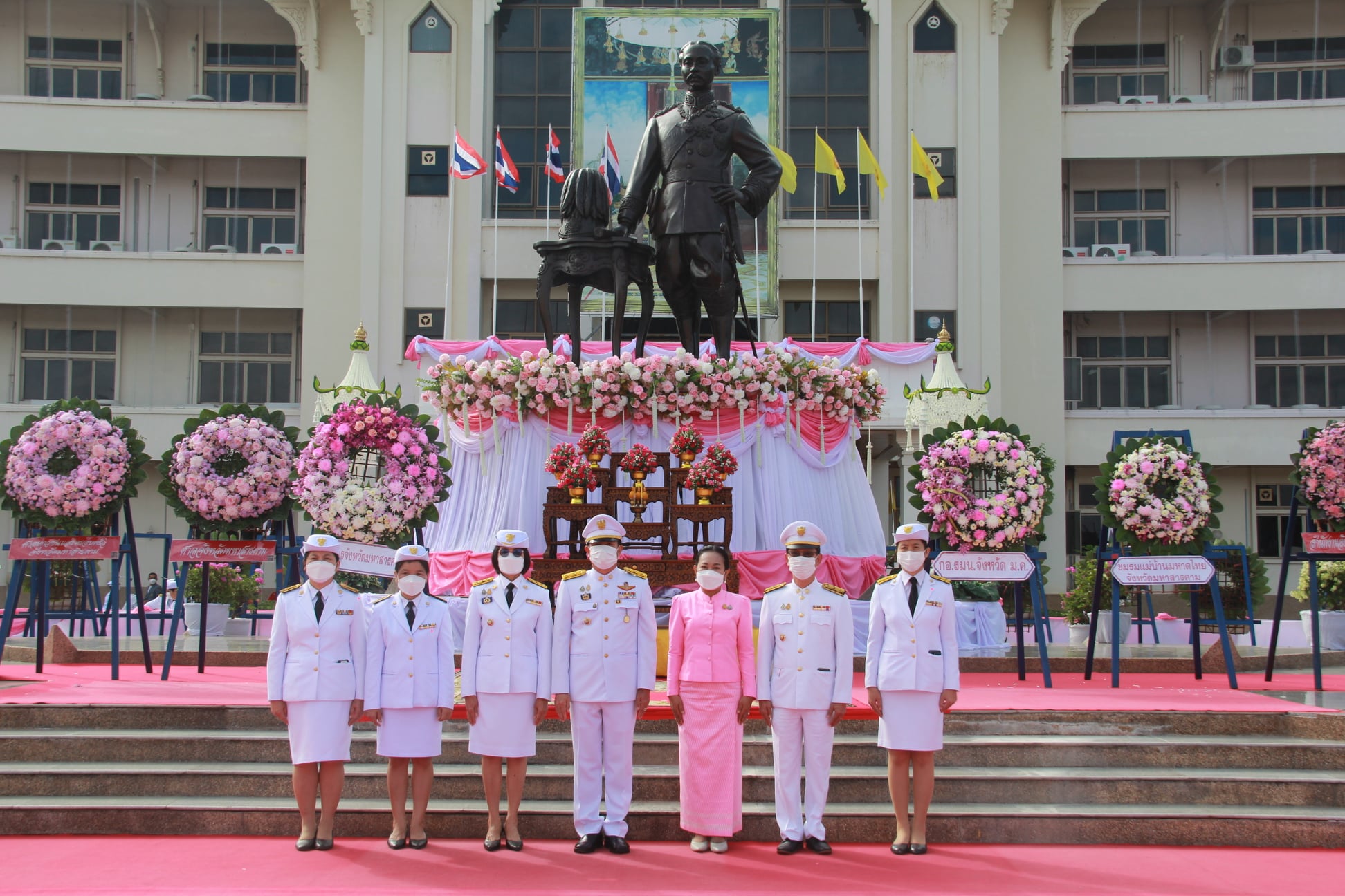 พช.มหาสารคาม ร่วมพิธีวางพวงมาลา “วันปิยมหาราช” น้อมรำลึกวันคล้ายวันสวรรคต “พระบาทสมเด็จพระจุลจอมเกล้าเจ้าอยู่หัว”