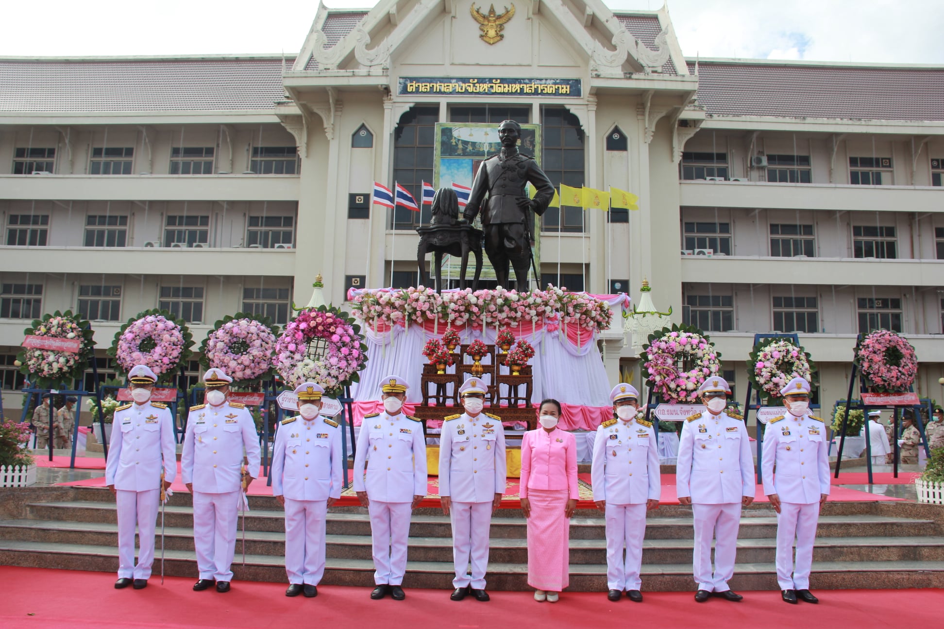 พช.มหาสารคาม ร่วมพิธีวางพวงมาลา “วันปิยมหาราช” น้อมรำลึกวันคล้ายวันสวรรคต “พระบาทสมเด็จพระจุลจอมเกล้าเจ้าอยู่หัว”