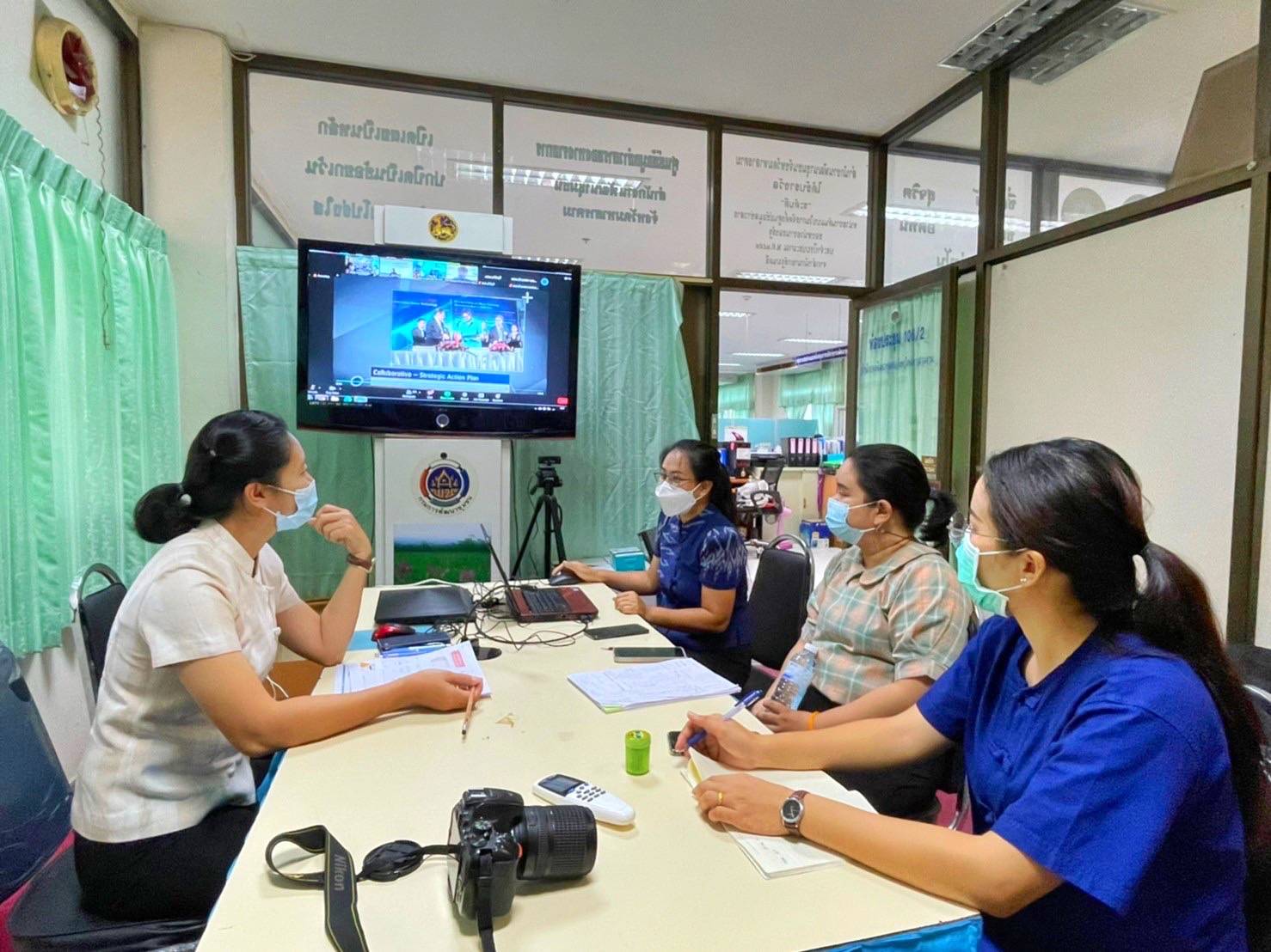 พช.มหาสารคาม ร่วมอบรมระยะสั้น หลักสูตร“การใช้แผนที่/เครื่องมือภูมิสารสนเทศ เพื่อการสำรวจและจัดทำข้อมูลกายภาพเศรษฐกิจ สังคม และสิ่งแวดล้อม” ตามโครงการพัฒนาพื้นที่ต้นแบบการพัฒนาคุณภาพชีวิตตามหลัก ทฤษฎีใหม่ ประยุกต์สู่ โคก หนอง นา โมเดล