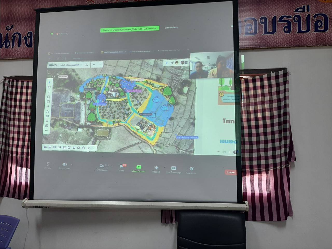 พช.มหาสารคาม ร่วมอบรมหลักสูตรระยะสั้น “การใช้แผนที่ เครื่องมือภูมิสารสนเทศ เพื่อการสำรวจและจัดทำข้อมูลกายภาพเศรษฐกิจ สังคม และสิ่งแวดล้อม” ตามโครงการพัฒนาพื้นที่ต้นแบบการพัฒนาคุณภาพชีวิตตามหลัก ทฤษฎีใหม่ ประยุกต์สู่ โคก หนอง นา โมเดล