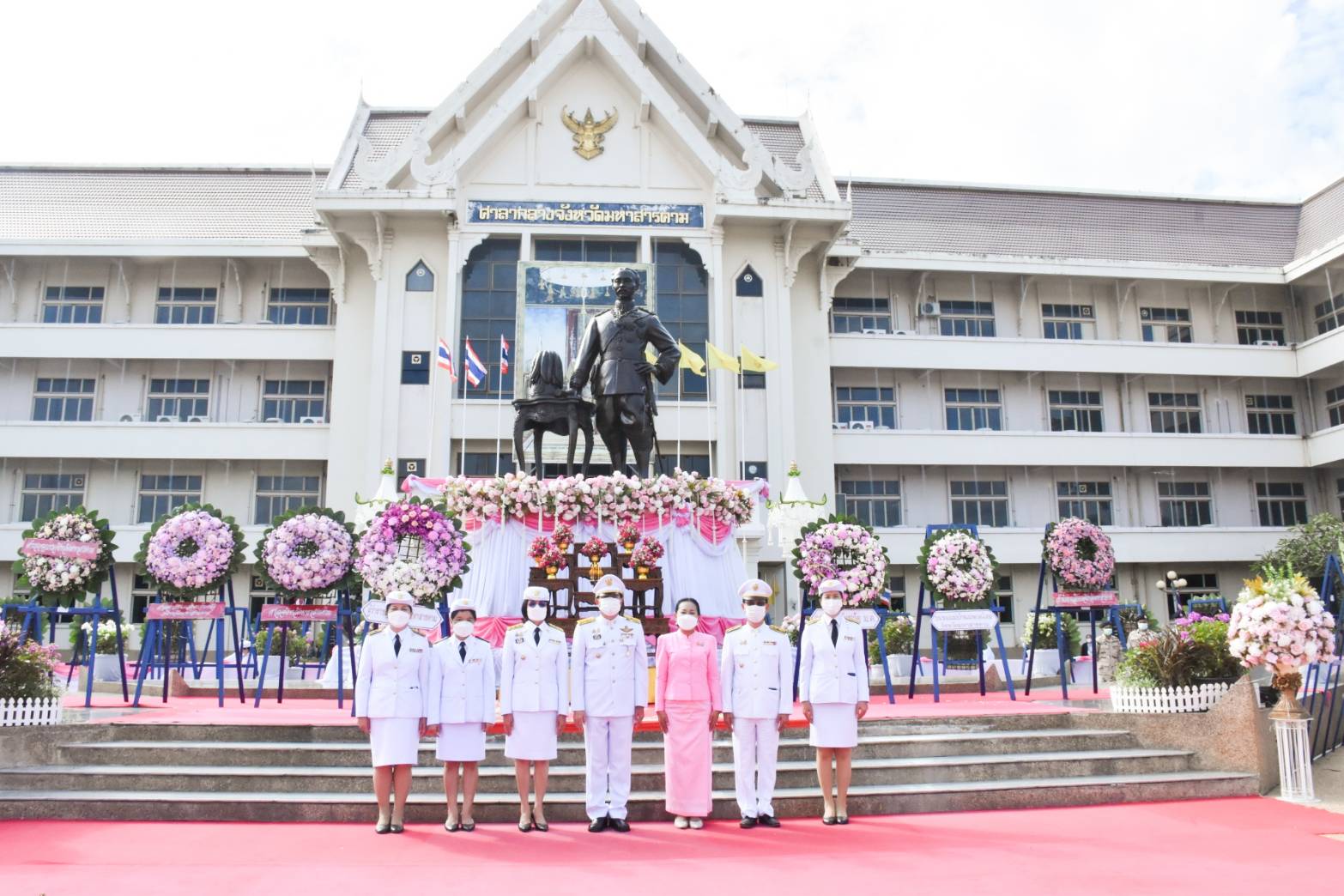 พช.มหาสารคาม ร่วมพิธีวางพวงมาลา “วันปิยมหาราช” น้อมรำลึกวันคล้ายวันสวรรคต “พระบาทสมเด็จพระจุลจอมเกล้าเจ้าอยู่หัว”