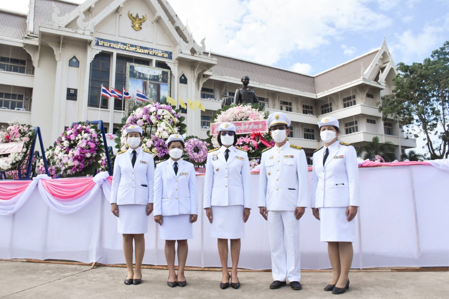 พช.มหาสารคาม ร่วมพิธีวางพวงมาลา “วันปิยมหาราช” น้อมรำลึกวันคล้ายวันสวรรคต “พระบาทสมเด็จพระจุลจอมเกล้าเจ้าอยู่หัว”