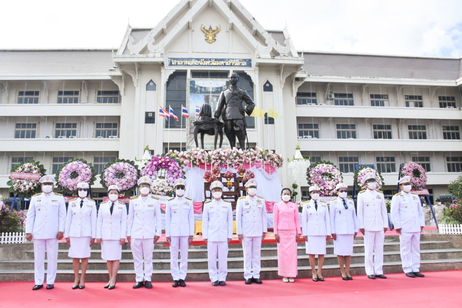 พช.มหาสารคาม ร่วมพิธีวางพวงมาลา “วันปิยมหาราช” น้อมรำลึกวันคล้ายวันสวรรคต “พระบาทสมเด็จพระจุลจอมเกล้าเจ้าอยู่หัว”