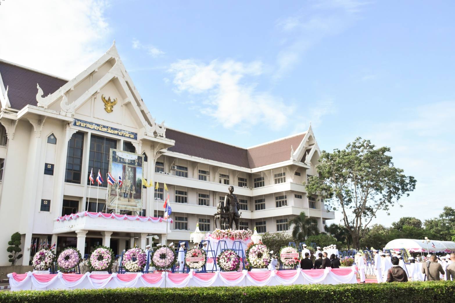 พช.มหาสารคาม ร่วมพิธีวางพวงมาลา “วันปิยมหาราช” น้อมรำลึกวันคล้ายวันสวรรคต “พระบาทสมเด็จพระจุลจอมเกล้าเจ้าอยู่หัว”