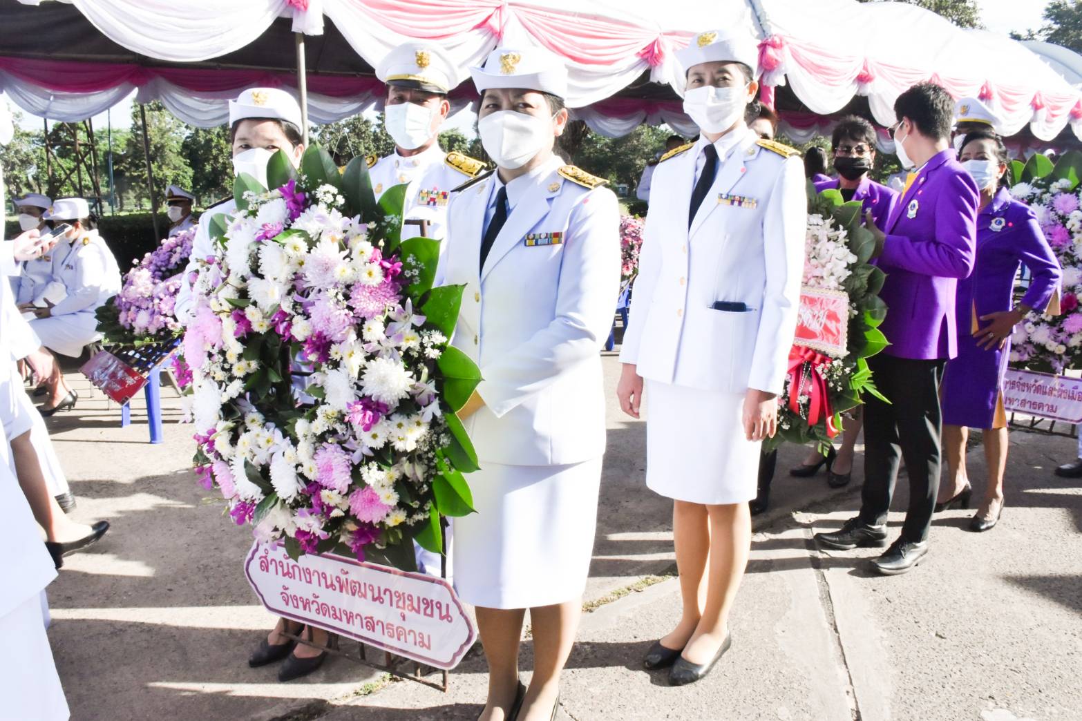 พช.มหาสารคาม ร่วมพิธีวางพวงมาลา “วันปิยมหาราช” น้อมรำลึกวันคล้ายวันสวรรคต “พระบาทสมเด็จพระจุลจอมเกล้าเจ้าอยู่หัว”