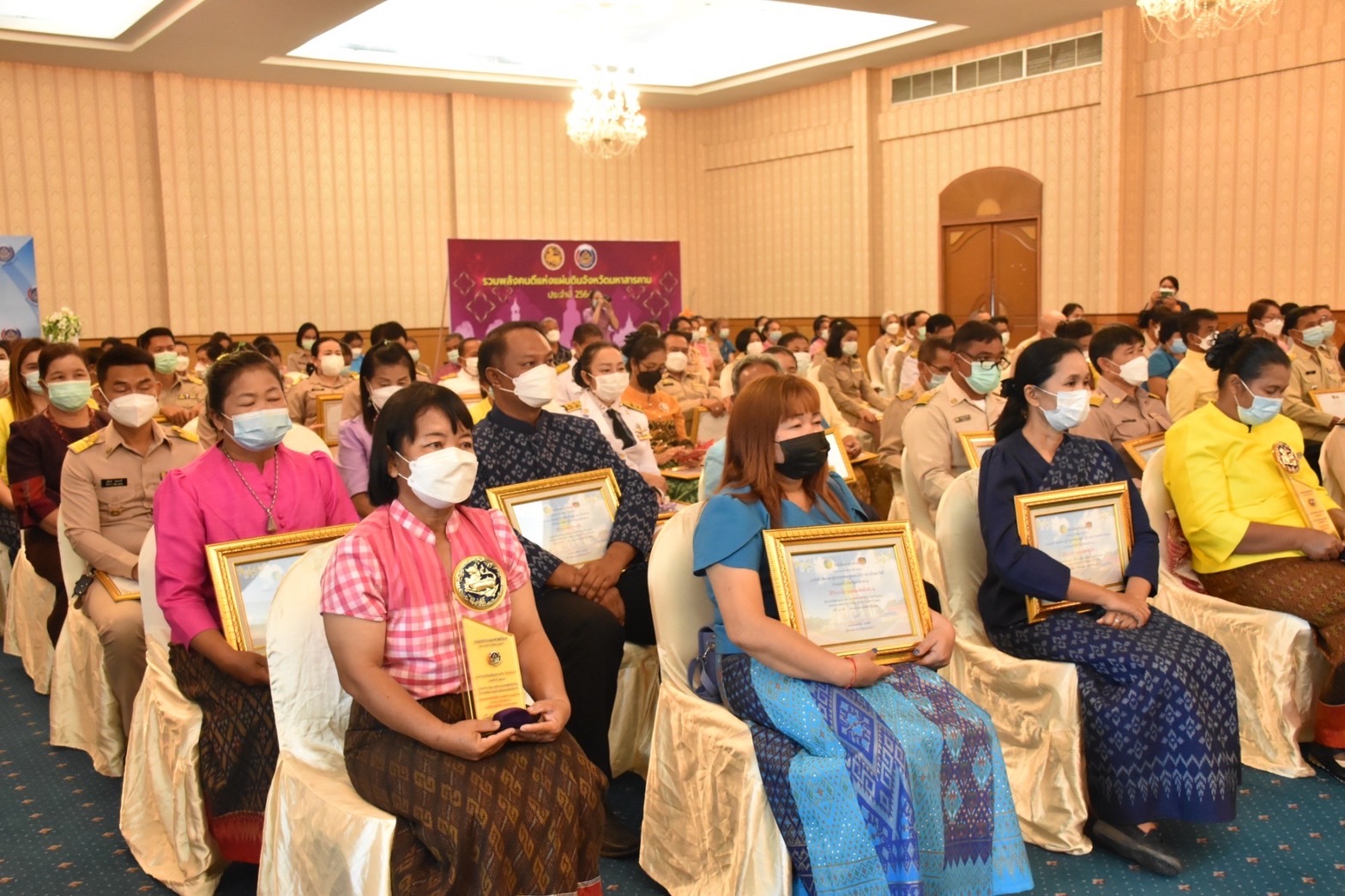 พช.มหาสารคามจัดกิจกรรม”มหกรรมรวมพลังคนดีแห่งแผ่นดิน ปี 2564 เหลียวหลังแลหน้า สานต่องานพัฒนาชุมชนจังหวัดมหาสารคาม”