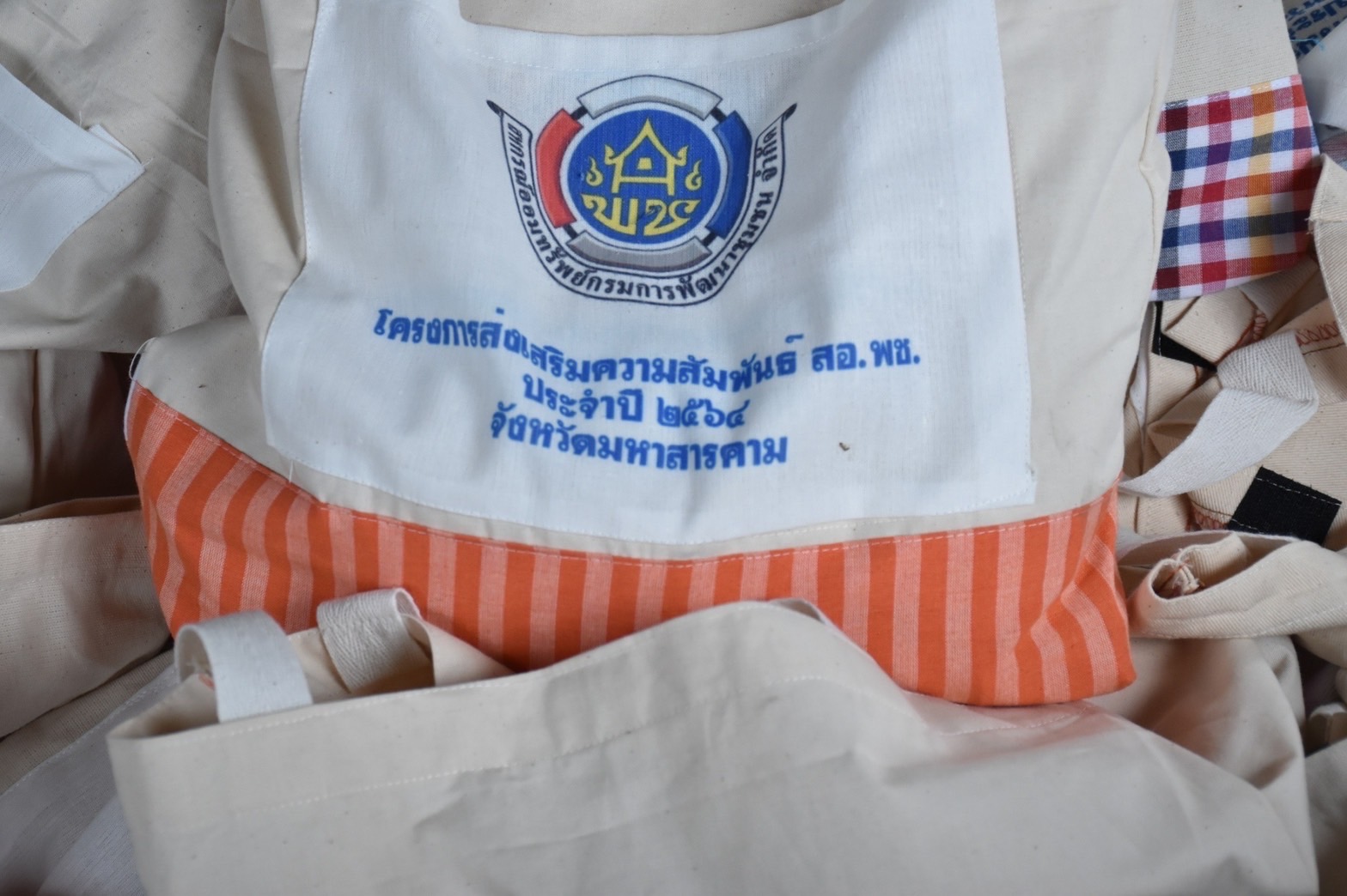 ? สมาชิกสหกรณ์ออมทรัพย์กรมการพัฒนาชุมชน จ.มหาสารคาม ลงพื้นที่มอบสิ่งของแด่ผู้ประสบอุทกภัยน้ำท่วม