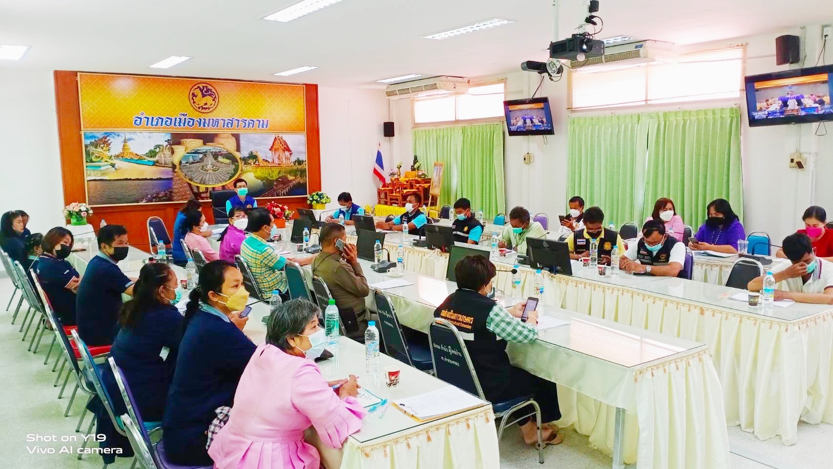 ?จังหวัดมหาสารคาม รับฟังการประชุมมอบนโยบายการขับเคลื่อนการขจัดความยากจนและพัฒนาคนทุกช่วงวัยอย่างยั่งยืนตามหลักปรัชญาของเศรษฐกิจพอเพียง ผ่านระบบวีดิทัศน์ทางไกล (Video Conference System – VCS) และผ่านระบบ VDO Streaming กระทรวงมหาดไทย       