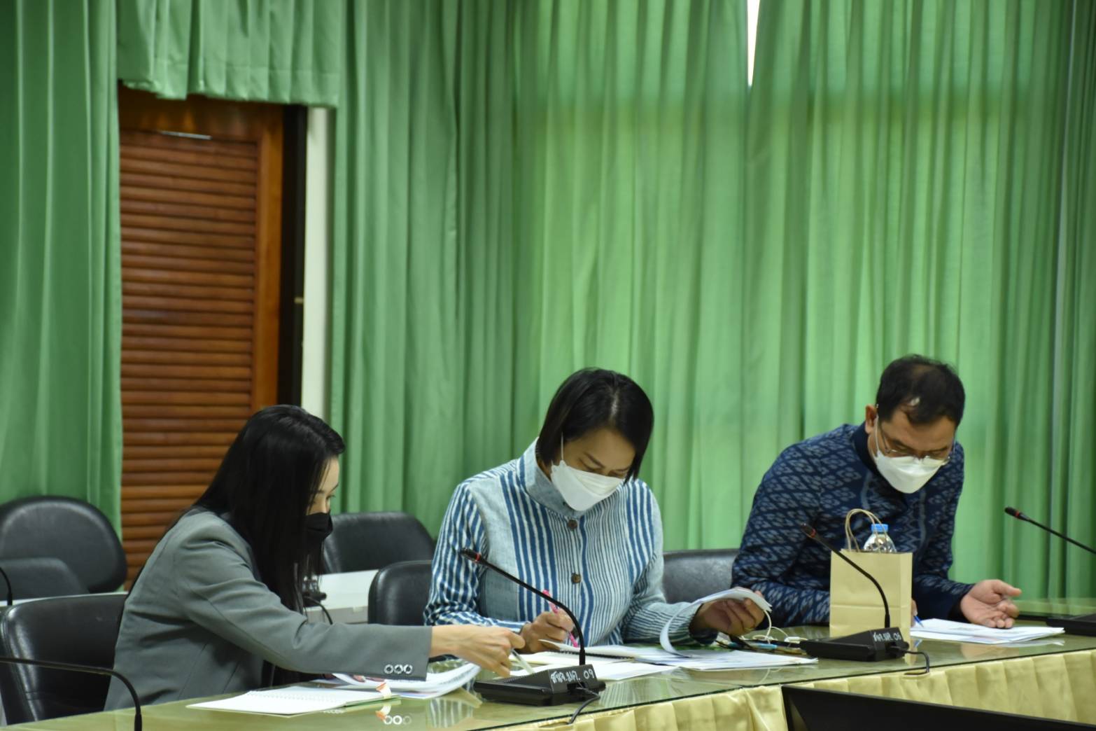 ?พช.มหาสารคาม “ร่วมประชุมชี้แจงการขับเคลื่อนการดำเนินงานขจัดความยากจนและพัฒนาคนทุกช่วงวัยอย่างยั่งยืน ตามหลักปรัชญาของเศรษฐกิจพอเพียง (ศจพ.จ.) ผ่านระบบวิดิทัศน์ทางไกล (Video Conference System-VCS) และระบบ VDO Streaming กระทรวงมหาดไทย