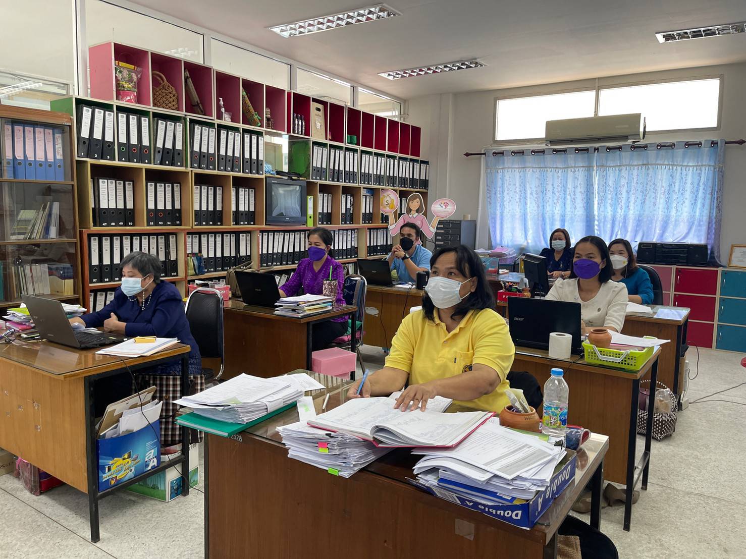 ?พช.มหาสารคาม “ร่วมประชุมชี้แจงการขับเคลื่อนการดำเนินงานขจัดความยากจนและพัฒนาคนทุกช่วงวัยอย่างยั่งยืน ตามหลักปรัชญาของเศรษฐกิจพอเพียง (ศจพ.จ.) ผ่านระบบวิดิทัศน์ทางไกล (Video Conference System-VCS) และระบบ VDO Streaming กระทรวงมหาดไทย