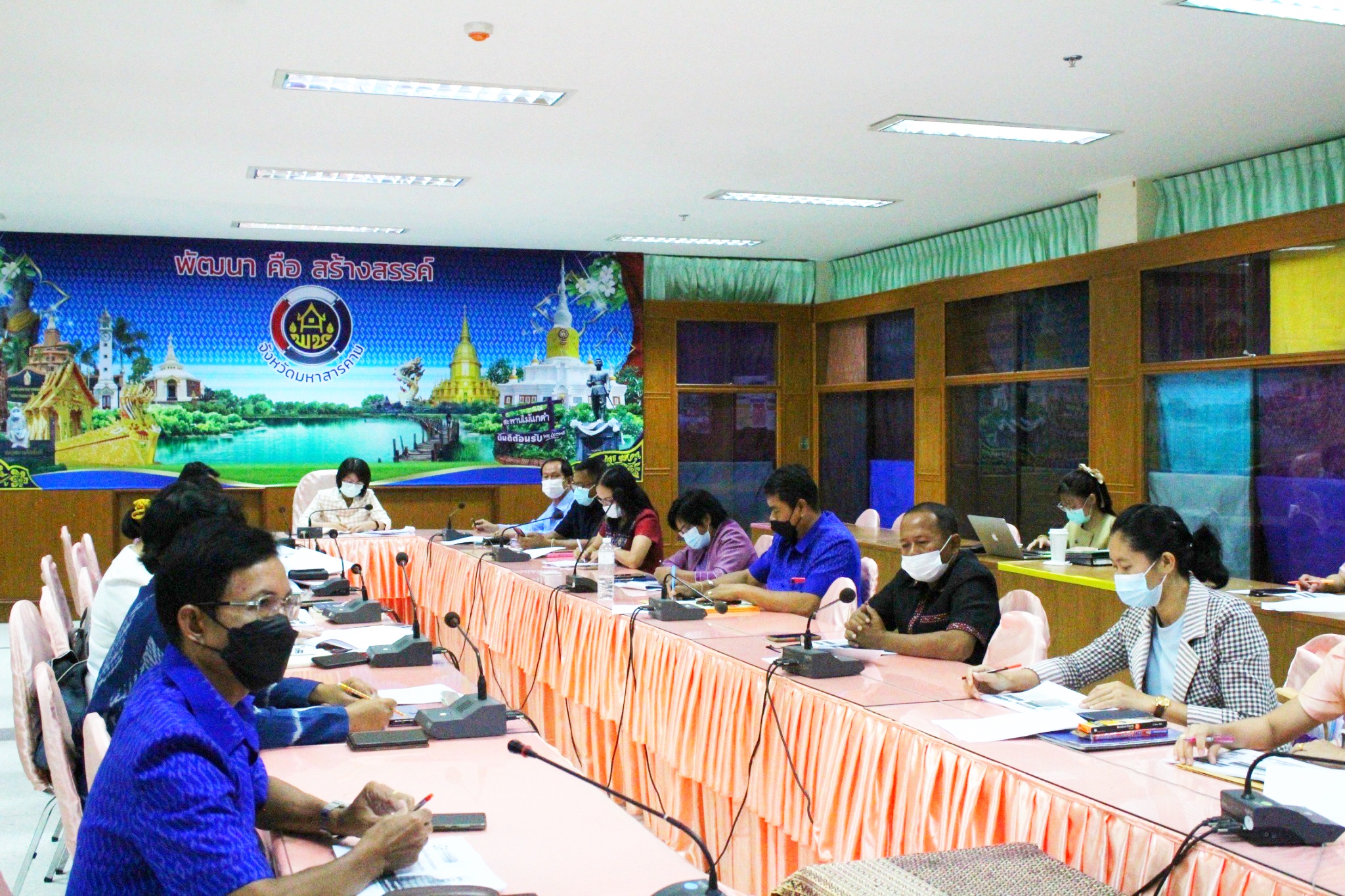 ?พช.มหาสารคาม เข้าร่วมการประชุมการขับเคลื่อนงานเศรษฐกิจฐานรากด้วยกองทุนชุมชน ประจำปีงบประมาณ พ.ศ. 2565 ผ่านระบบการประชุมทางไกล (Video Conference)