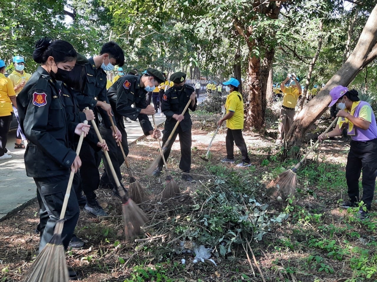 พช.มหาสารคาม ร่วมกิจกรรมจิตอาสา บำเพ็ญสาธารณประโยชน์ ปลูกป่า ช่วยเหลือผู้ประสบภัย