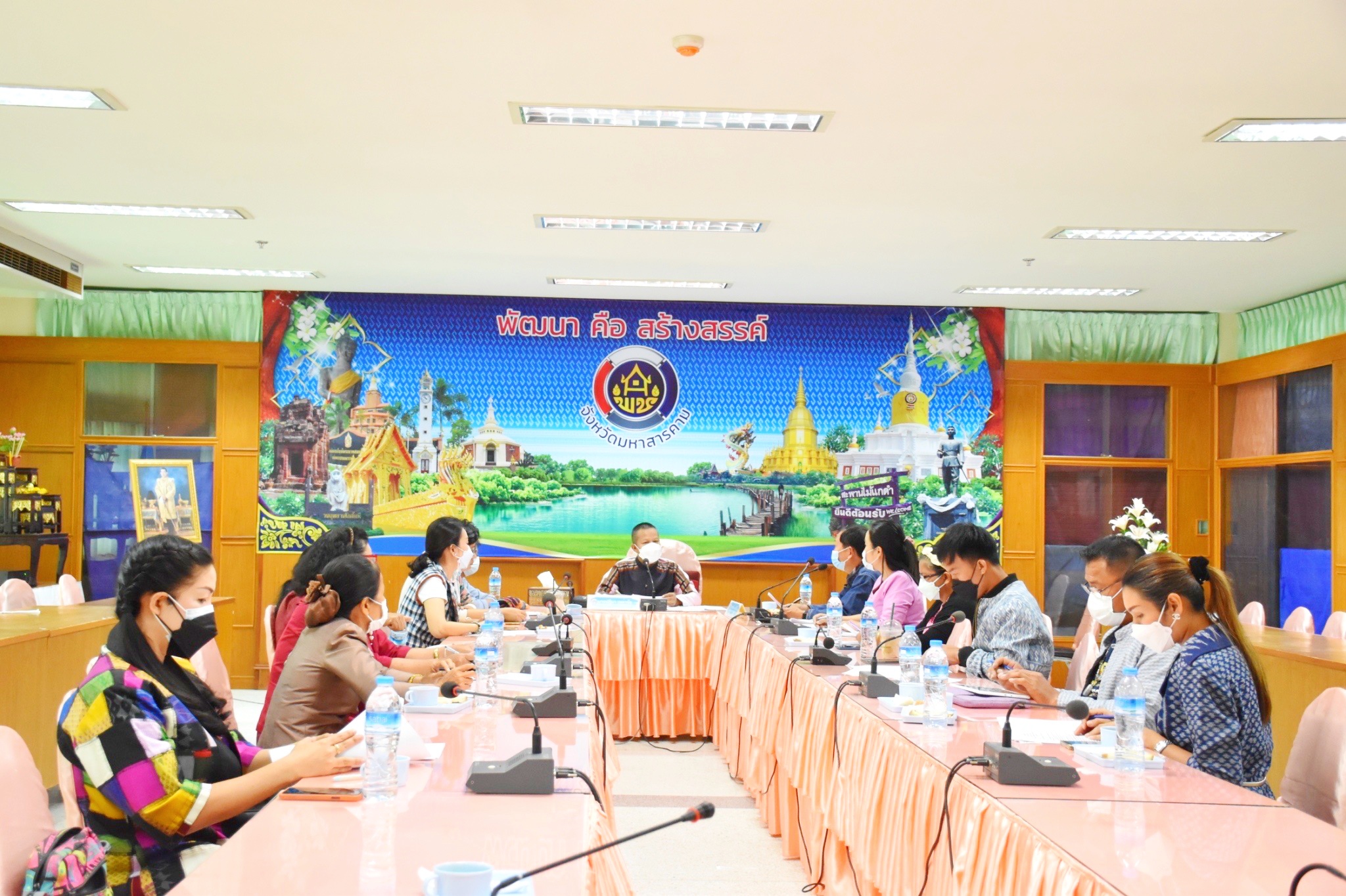 พช.มหาสารคาม จับมือคณะกรรมการเครือข่ายโอทอป ประชุมขับเคลื่อนงานOTOP จ.มหาสารคาม
