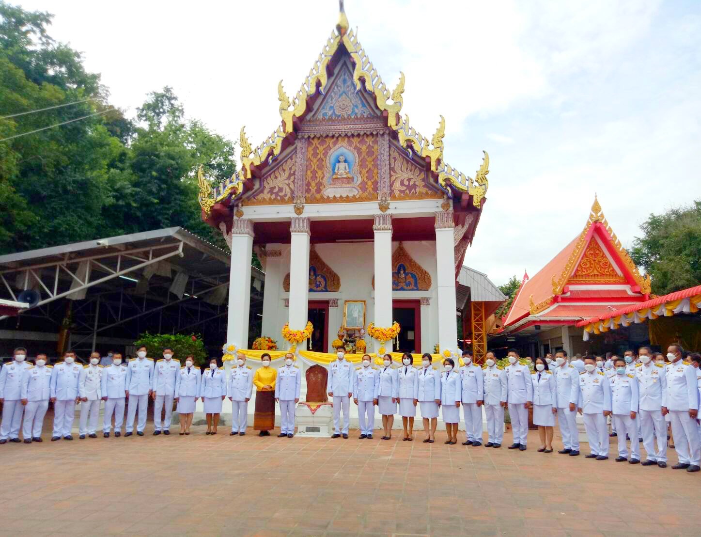 พช.มหาสารคาม ร่วมทำบุญถวายผ้าพระกฐินพระราชทาน กรมการพัฒนาชุมชน ประจำปี พ.ศ.2564