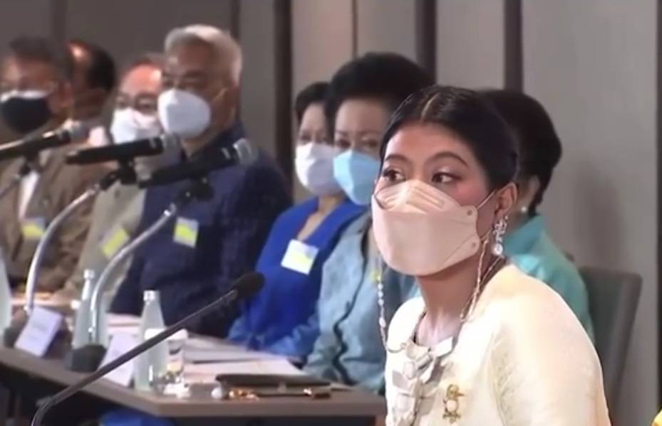 จังหวัดมหาสารคาม สุดปลื้ม!! คว้ารางวัลชนะเลิศระดับประเทศ “เหรียญทอง” การประกวดผ้าไหมมัดหมี่ 2 ตะกอ ลายพระราชทาน “ผ้าลายขอเจ้าฟ้าสิริวัณณวรีฯ”