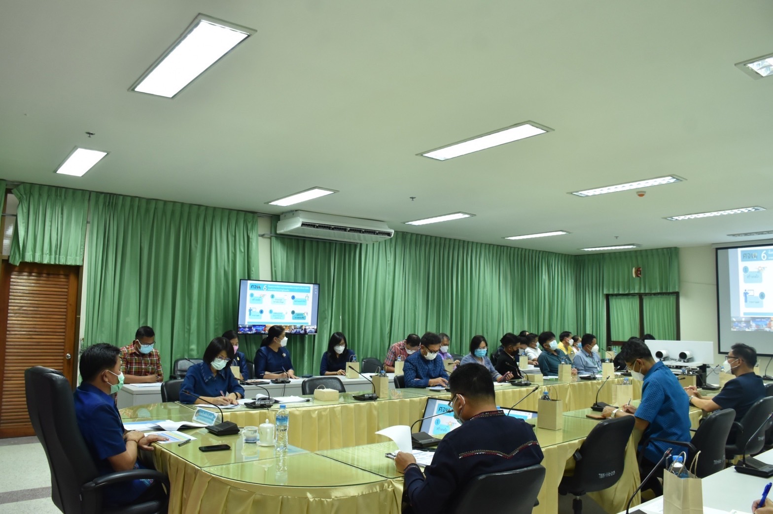 ?จังหวัดมหาสารคาม รับฟังการประชุมมอบนโยบายการขับเคลื่อนการขจัดความยากจนและพัฒนาคนทุกช่วงวัยอย่างยั่งยืนตามหลักปรัชญาของเศรษฐกิจพอเพียง ผ่านระบบวีดิทัศน์ทางไกล (Video Conference System – VCS) และผ่านระบบ VDO Streaming กระทรวงมหาดไทย       