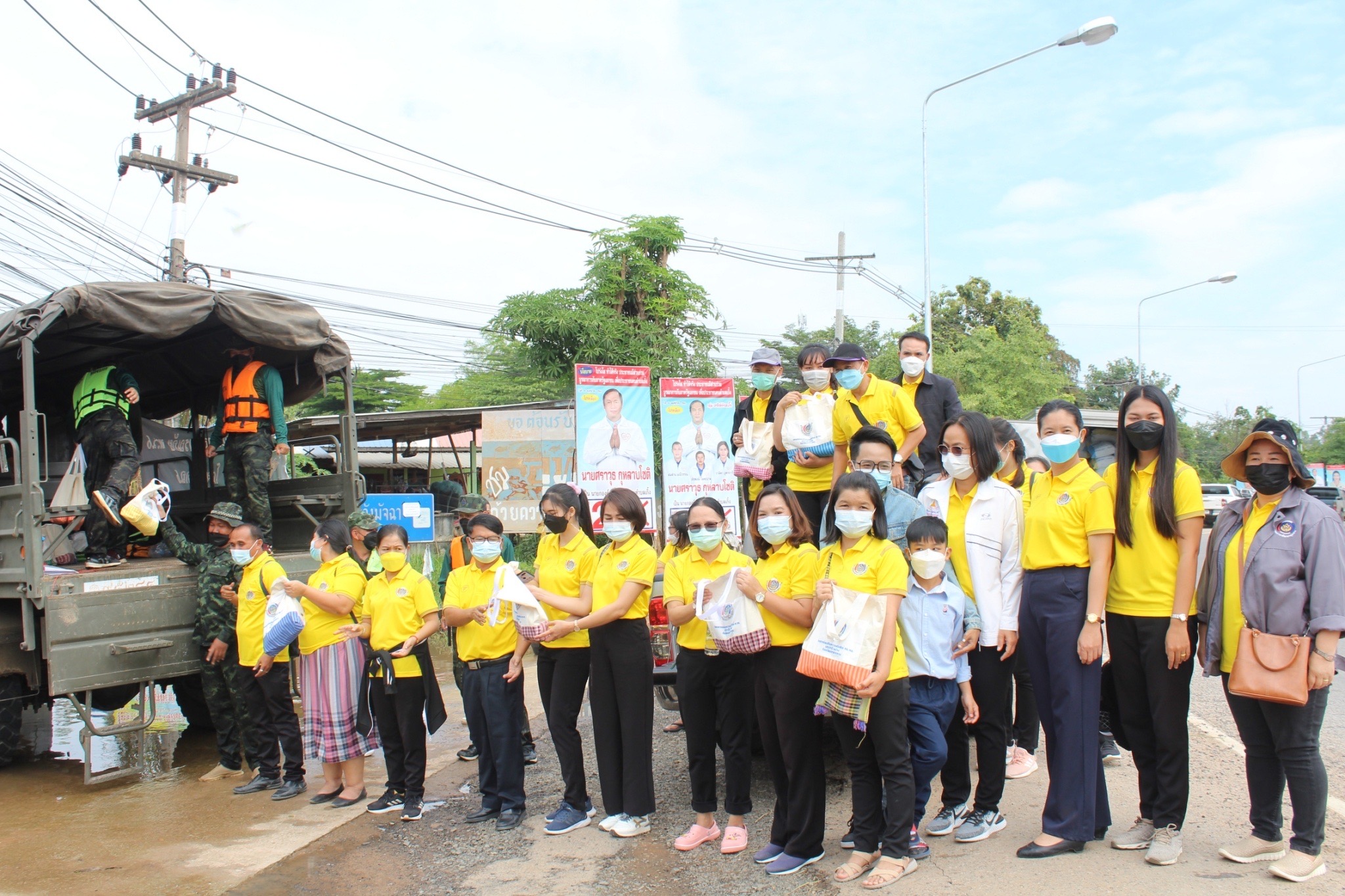 ? สมาชิกสหกรณ์ออมทรัพย์กรมการพัฒนาชุมชน จ.มหาสารคาม ลงพื้นที่มอบสิ่งของแด่ผู้ประสบอุทกภัยน้ำท่วม