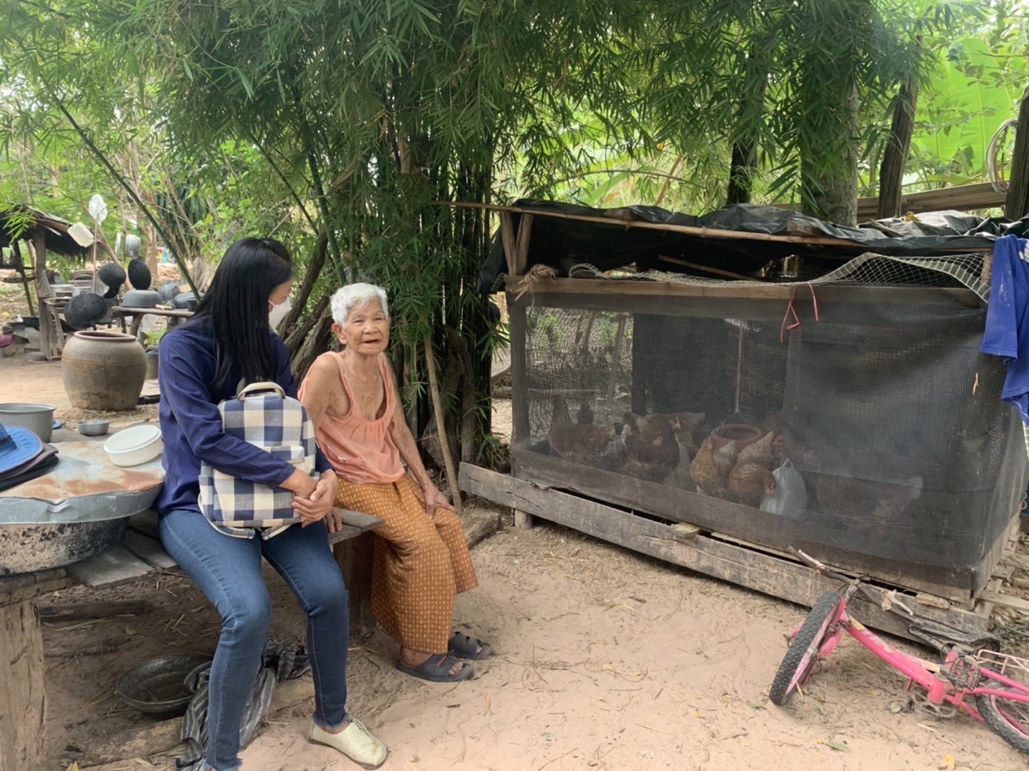 ติดตามครัวเรือนที่ผ่านการอบรมโครงการสนับสนุนกิจกรรมศูนย์เรียนรู้แบบหนุนเสริมสัมมาชีพชุมชนแก่เยาวชนกลุ่มเสี่ยงและผู้ผ่านการบำบัด โดยศูนย์เรียนรู้กองทุนแม่ของแผ่นดิน