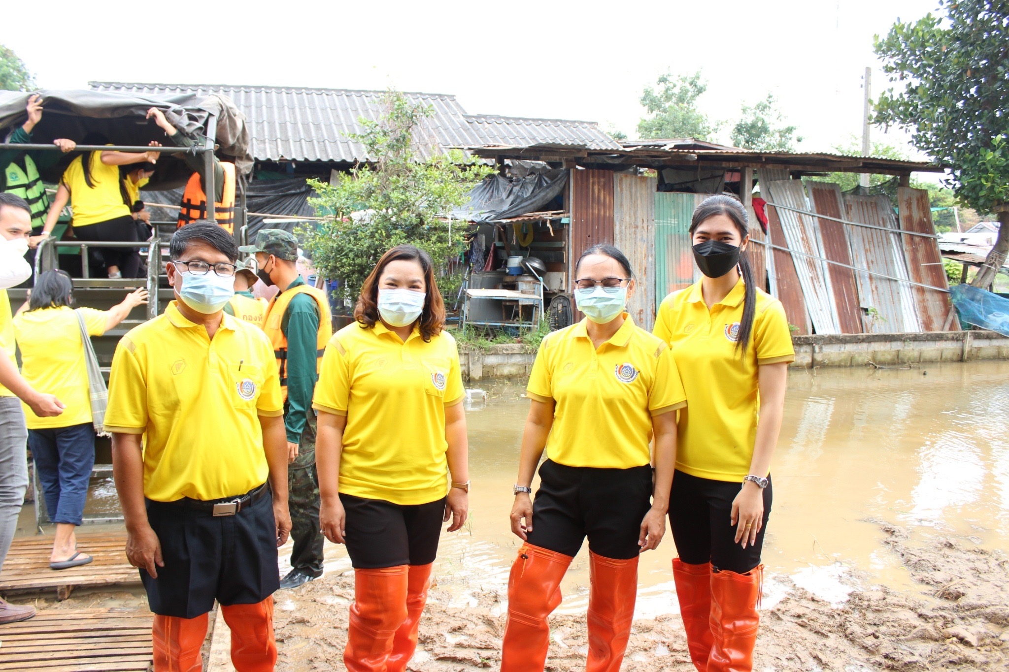 ? สมาชิกสหกรณ์ออมทรัพย์กรมการพัฒนาชุมชน จ.มหาสารคาม ลงพื้นที่มอบสิ่งของแด่ผู้ประสบอุทกภัยน้ำท่วม