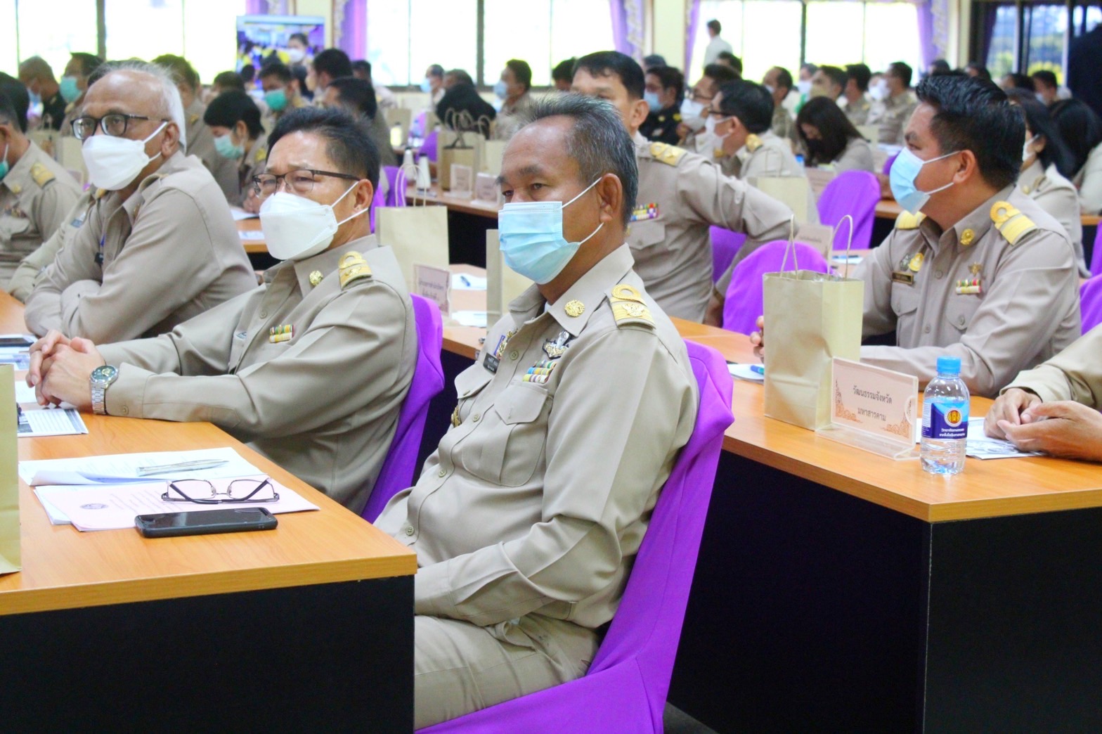 พช.มหาสารคาม ร่วมประชุมคณะกรมการจังหวัดมหาสารคาม ประจำเดือน พฤศจิกายน 2564 พร้อมร่วมพิธีมอบเกียรติบัตร ผู้ชนะการประกวดศิลปิน OTOP ปีงบประมาณ พ.ศ. 2564
