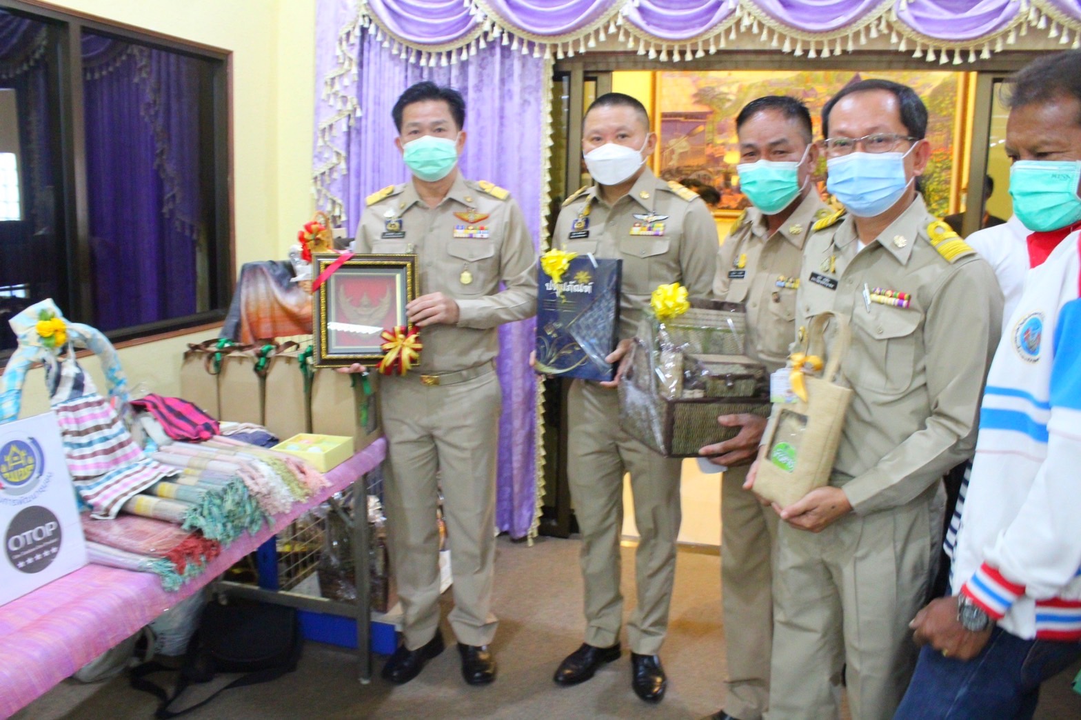 พช.มหาสารคาม ร่วมประชุมคณะกรมการจังหวัดมหาสารคาม ประจำเดือน พฤศจิกายน 2564 พร้อมร่วมพิธีมอบเกียรติบัตร ผู้ชนะการประกวดศิลปิน OTOP ปีงบประมาณ พ.ศ. 2564