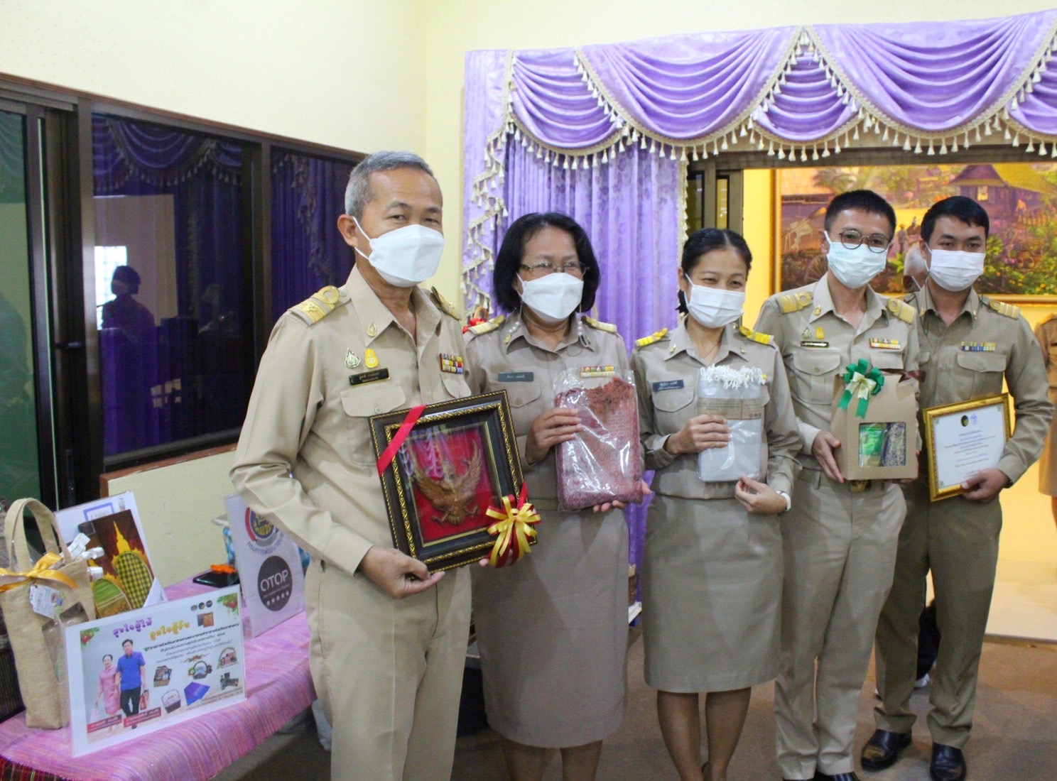 พช.มหาสารคาม ร่วมประชุมคณะกรมการจังหวัดมหาสารคาม ประจำเดือน พฤศจิกายน 2564 พร้อมร่วมพิธีมอบเกียรติบัตร ผู้ชนะการประกวดศิลปิน OTOP ปีงบประมาณ พ.ศ. 2564