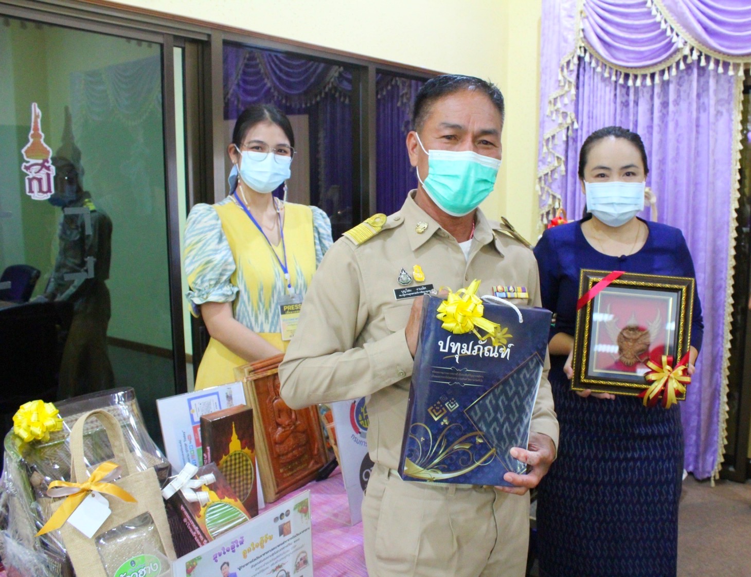 พช.มหาสารคาม ร่วมประชุมคณะกรมการจังหวัดมหาสารคาม ประจำเดือน พฤศจิกายน 2564 พร้อมร่วมพิธีมอบเกียรติบัตร ผู้ชนะการประกวดศิลปิน OTOP ปีงบประมาณ พ.ศ. 2564