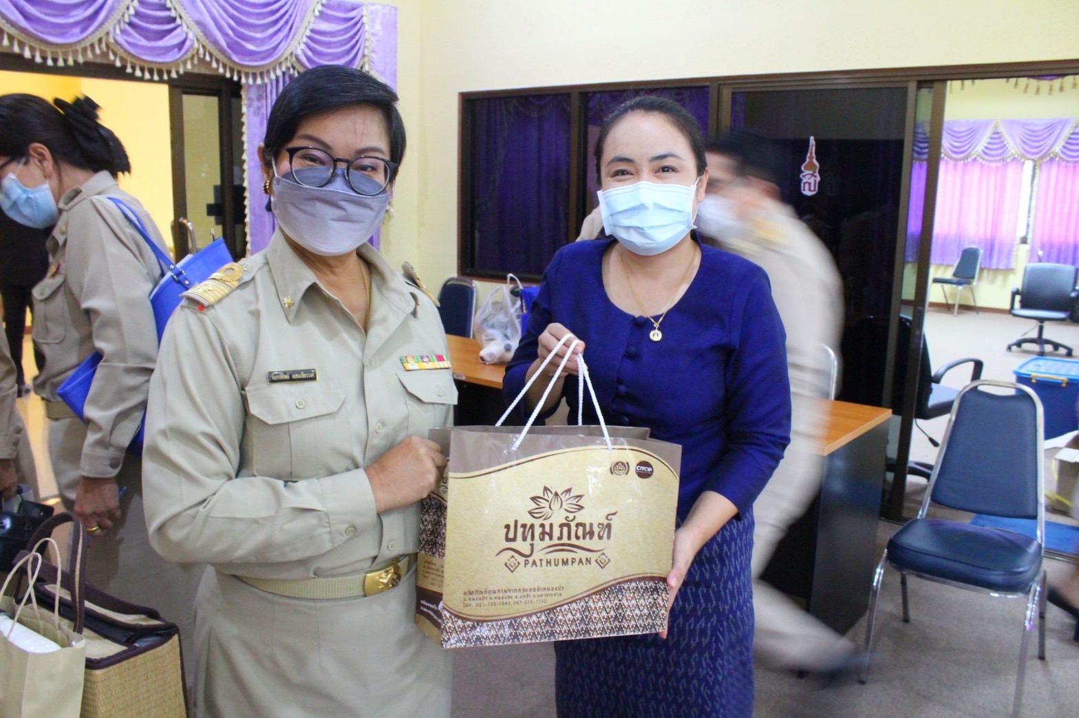 พช.มหาสารคาม ร่วมประชุมคณะกรมการจังหวัดมหาสารคาม ประจำเดือน พฤศจิกายน 2564 พร้อมร่วมพิธีมอบเกียรติบัตร ผู้ชนะการประกวดศิลปิน OTOP ปีงบประมาณ พ.ศ. 2564