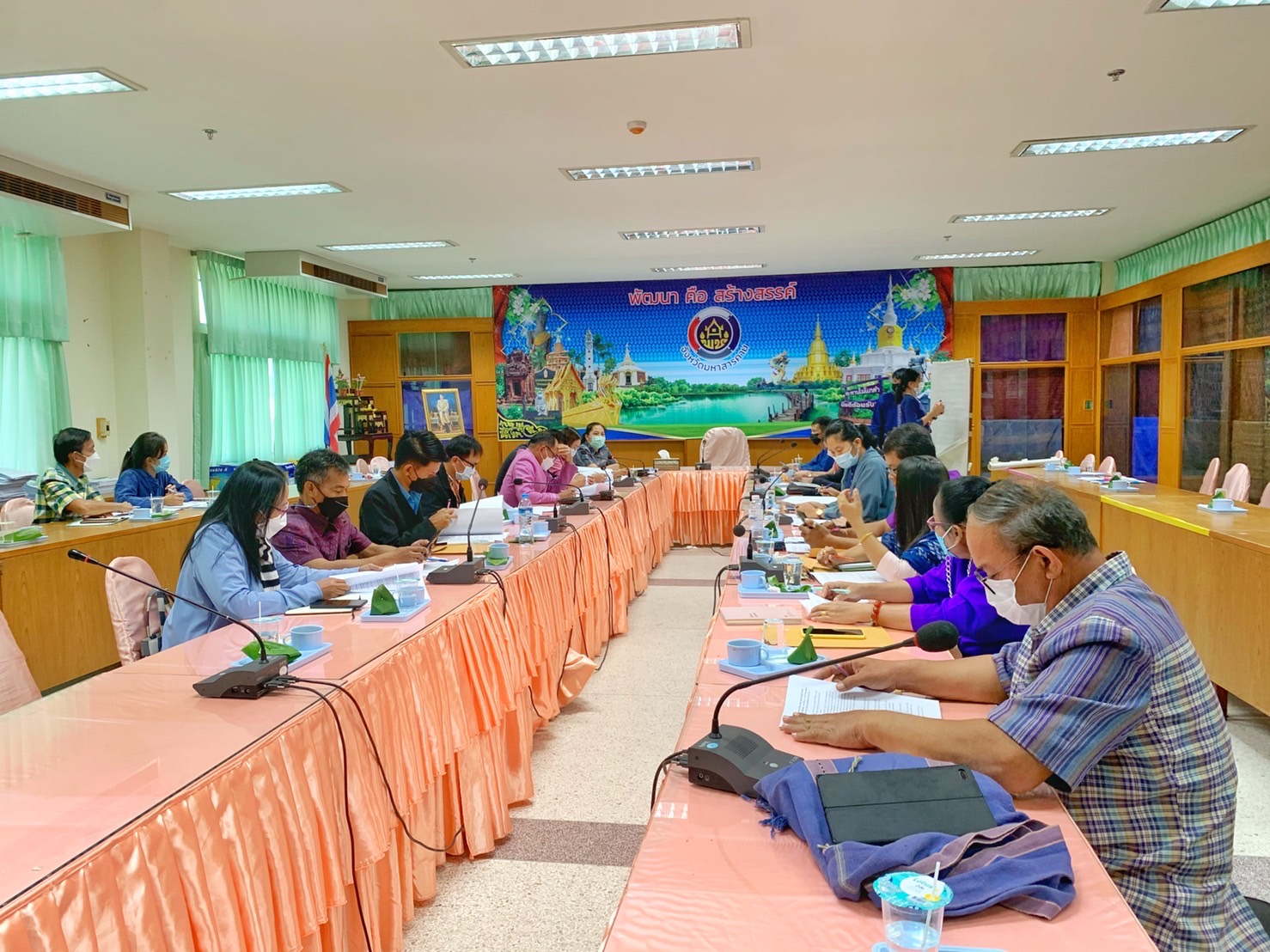 ? พช. มหาสารคาม | จัดประชุมเตรียมความพร้อมการฝึกอบรมตามโครงการพัฒนาหมู่บ้านเศรษฐกิจพอเพียง