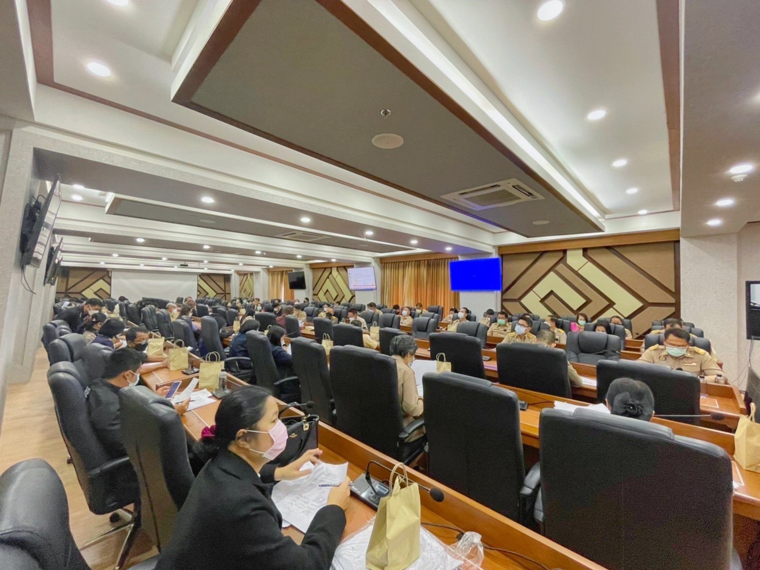 ??จังหวัดมหาสารคาม ประชุมคณะกรรมการจัดงานประเพณีบุญเบิกฟ้าและงานกาชาดจังหวัดมหาสารคามประจำปี 2565