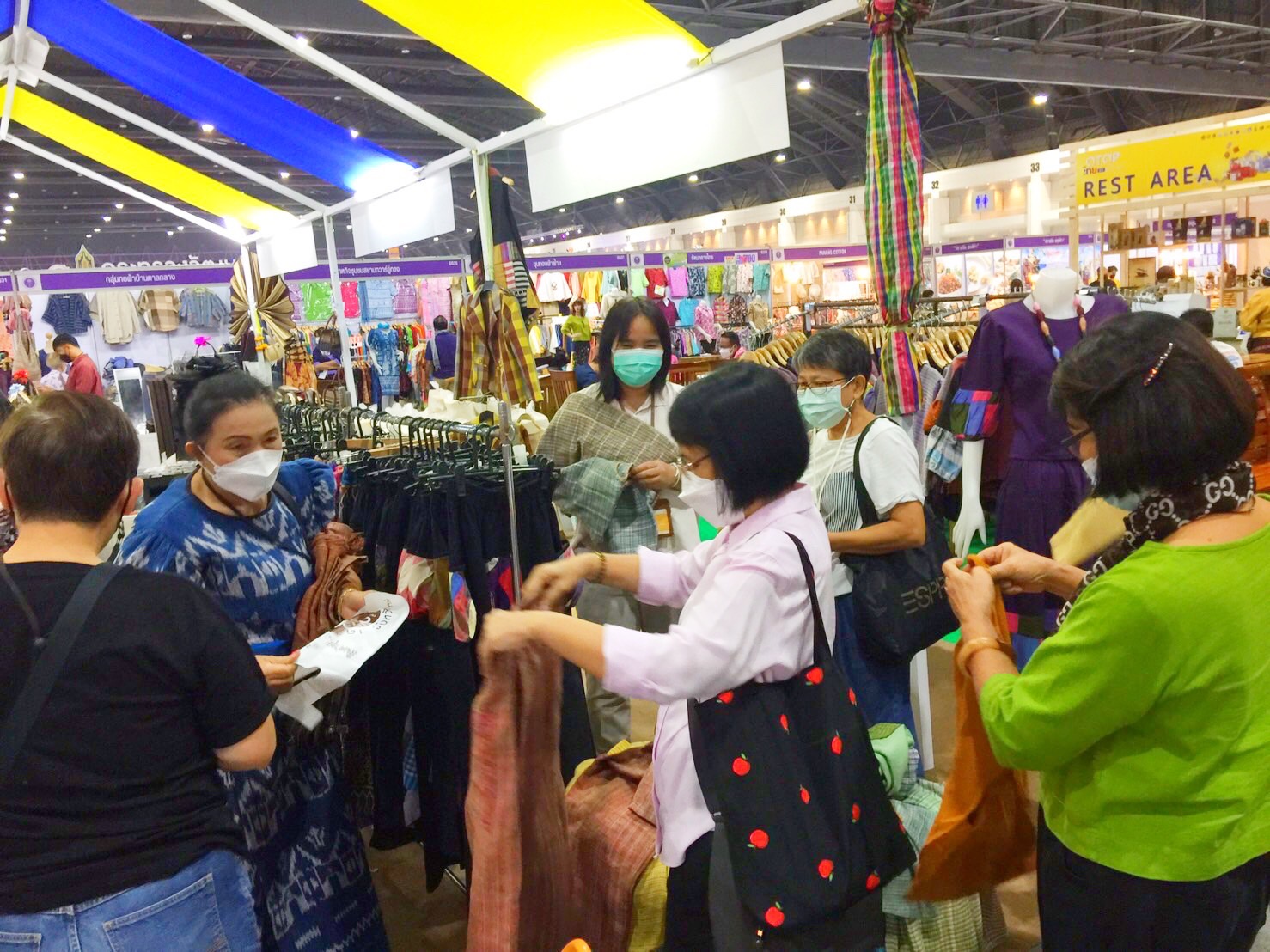 จังหวัดมหาสารคาม ร่วมพิธีเปิดงานโอทอปไทย สู้ภัยโควิด – 19