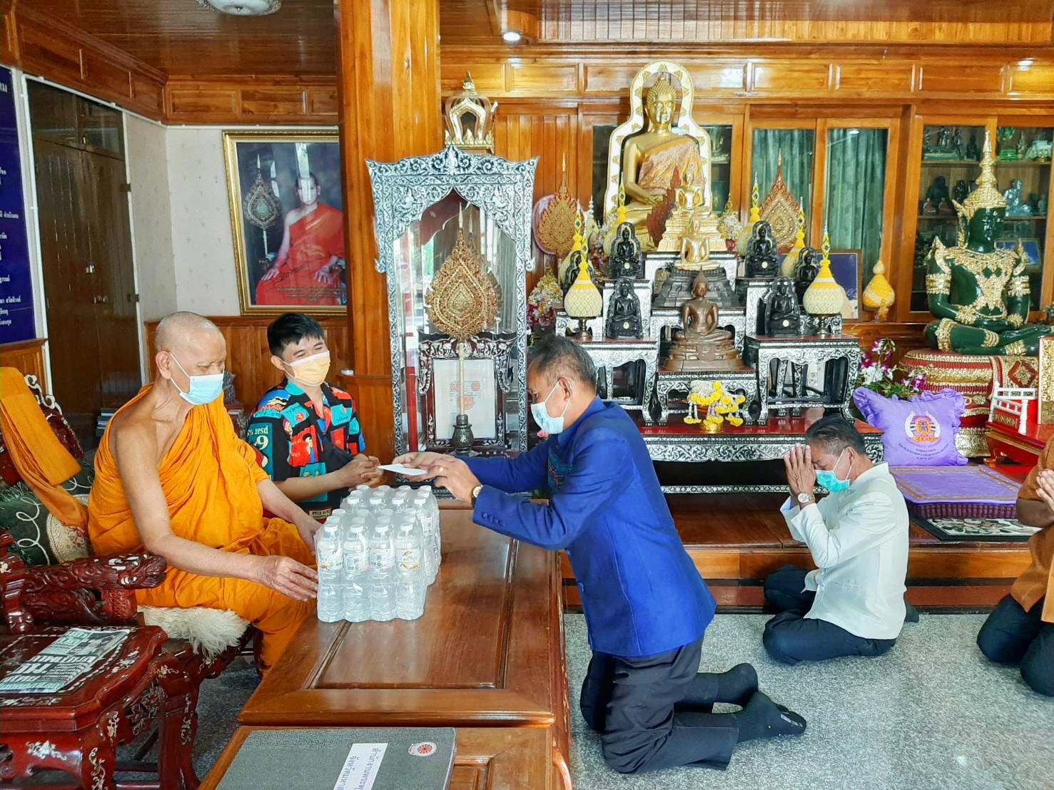 พจ.มหาสารคาม กราบนมัสการ “พระเทพสิทธาจารย์ (น้อย ญาณวุฑฺโฒ)” เจ้าคณะจังหวัดมหาสารคาม เจ้าอาวาสวัดมหาชัย พระอารามหลวง