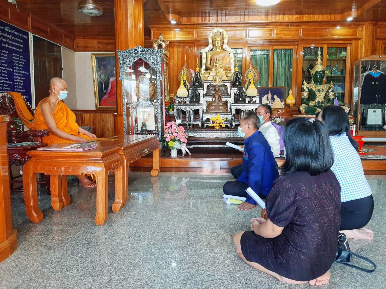 พจ.มหาสารคาม กราบนมัสการ “พระเทพสิทธาจารย์ (น้อย ญาณวุฑฺโฒ)” เจ้าคณะจังหวัดมหาสารคาม เจ้าอาวาสวัดมหาชัย พระอารามหลวง