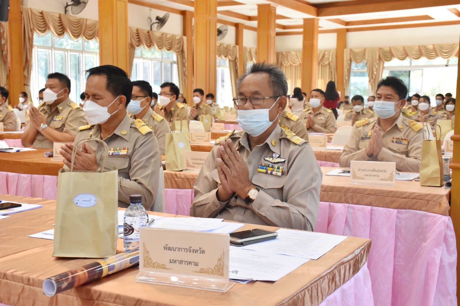 ?? จังหวัดมหาสารคาม ประกาศเจตนารมณ์ในการขับเคลื่อนการขจัดความยากจนและ พัฒนาคนทุกช่วงวัยอย่างยั่งยืนตามหลักปรัชญาของเศรษฐกิจพอเพียง