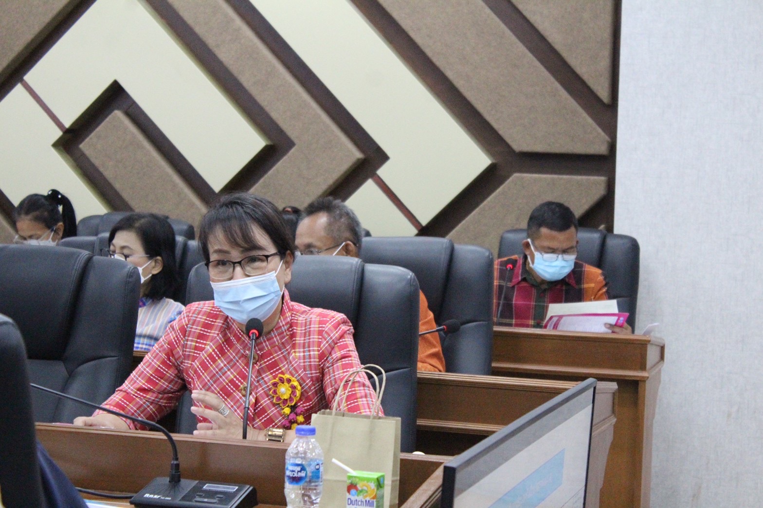 ?พช.มหาสารคาม ประชุมคณะกรรมการบริหารศูนย์อำนวยการขจัดความยากจนและพัฒนาคนทุกช่วงวัยอย่างยั่งยืนตามหลักปรัชญาของเศรษฐกิจพอเพียง