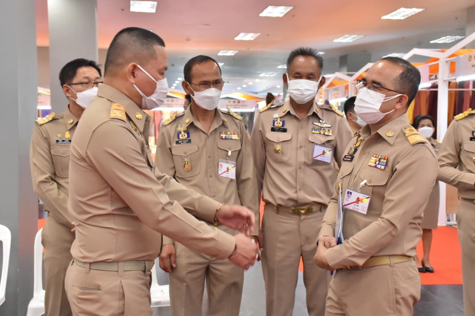 สมเด็จพระเจ้าลูกเธอ เจ้าฟ้าสิริวัณณวรี นารีรัตนราชกัญญา เสด็จทรงเป็นประธานงานเสวนาวิชาการ” หนังสือแนวโน้มและทิศทางผ้าไทยและเครื่องแต่งกายด้วยผ้าไทยเล่มที่ 2 และทอดพระเนตรนิทรรศการกลุ่มทอผ้าไหม และการจัดงานแสดงผลิตภัณฑ์ผ้าไทย และงานหัตถกรรมชุมชนภาคตะวันออกเฉียงเหนือ