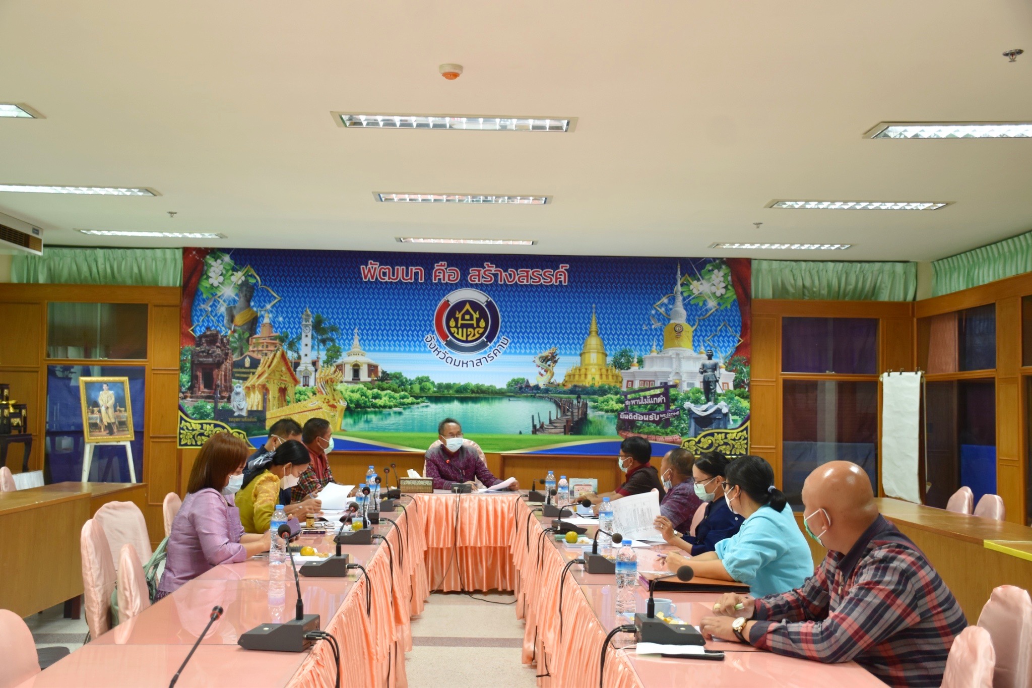 ?? พช.มหาสารคามประชุมคณะทำงานพิจารณาจัดทำข้อตกลงการปฏิบัติราชการ และผลการประเมินการปฏิบัติราชการของข้าราชการสังกัดสำนักงานพัฒนาชุมชนจังหวัดมหาสารคาม