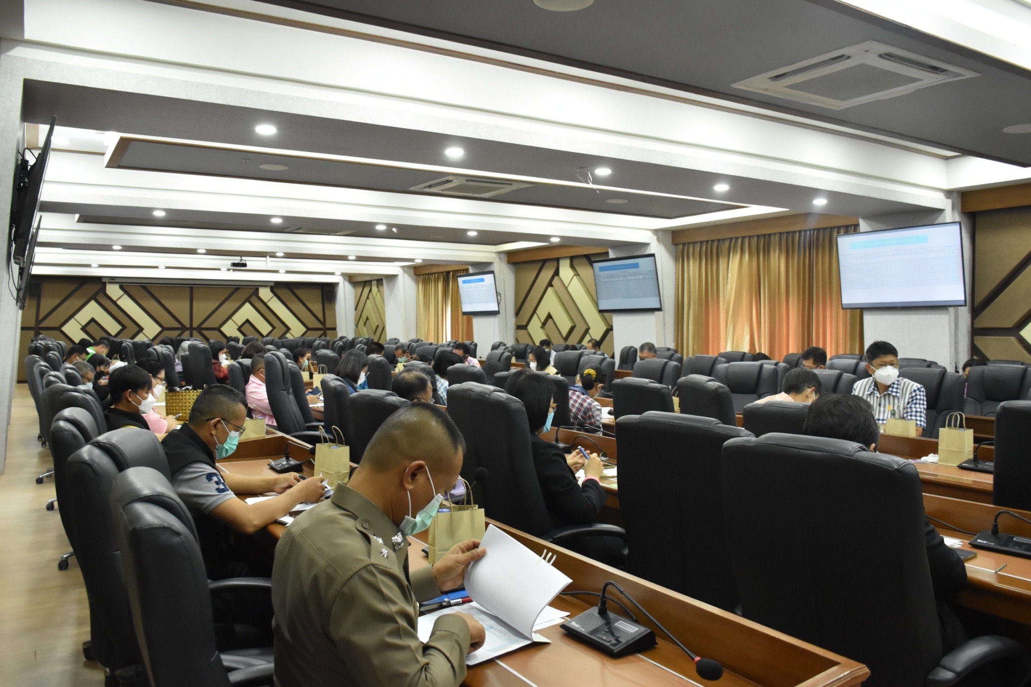 ?พช.มหาสารคาม ประชุมคณะกรรมการบริหารศูนย์อำนวยการขจัดความยากจนและพัฒนาคนทุกช่วงวัยอย่างยั่งยืนตามหลักปรัชญาของเศรษฐกิจพอเพียง