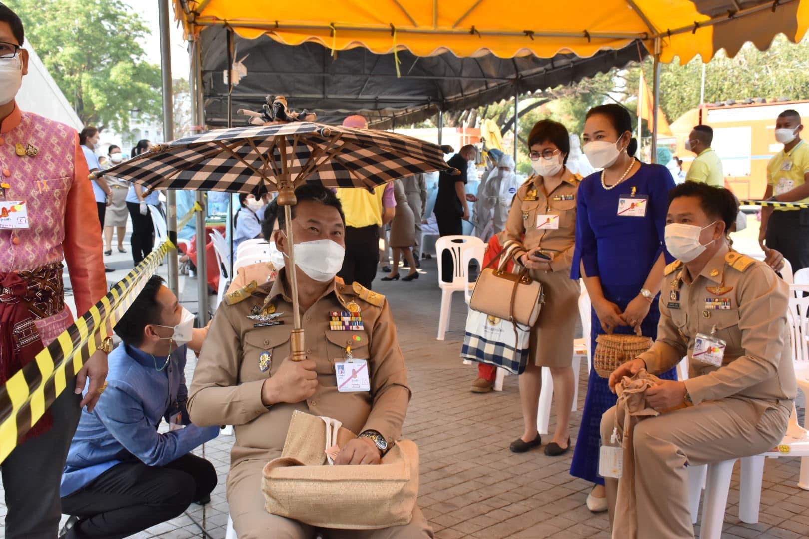 สมเด็จพระเจ้าลูกเธอ เจ้าฟ้าสิริวัณณวรี นารีรัตนราชกัญญา เสด็จทรงเป็นประธานงานเสวนาวิชาการ” หนังสือแนวโน้มและทิศทางผ้าไทยและเครื่องแต่งกายด้วยผ้าไทยเล่มที่ 2 และทอดพระเนตรนิทรรศการกลุ่มทอผ้าไหม และการจัดงานแสดงผลิตภัณฑ์ผ้าไทย และงานหัตถกรรมชุมชนภาคตะวันออกเฉียงเหนือ